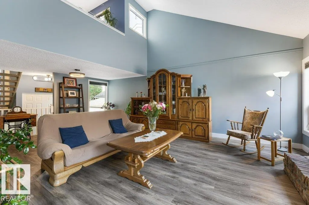 7 WHITEOAKS Estates