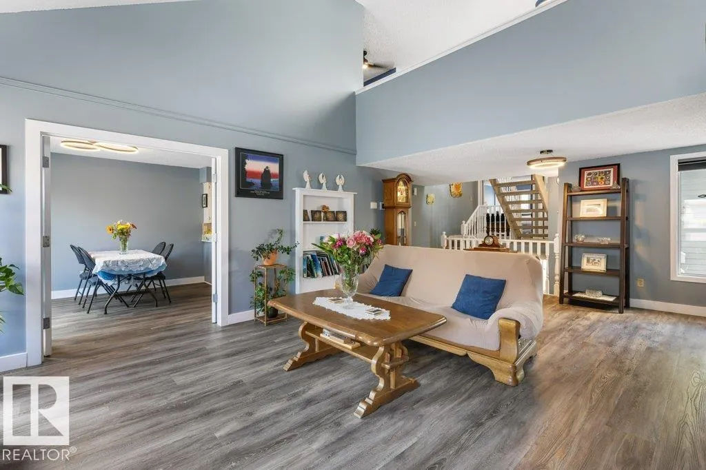 7 WHITEOAKS Estates