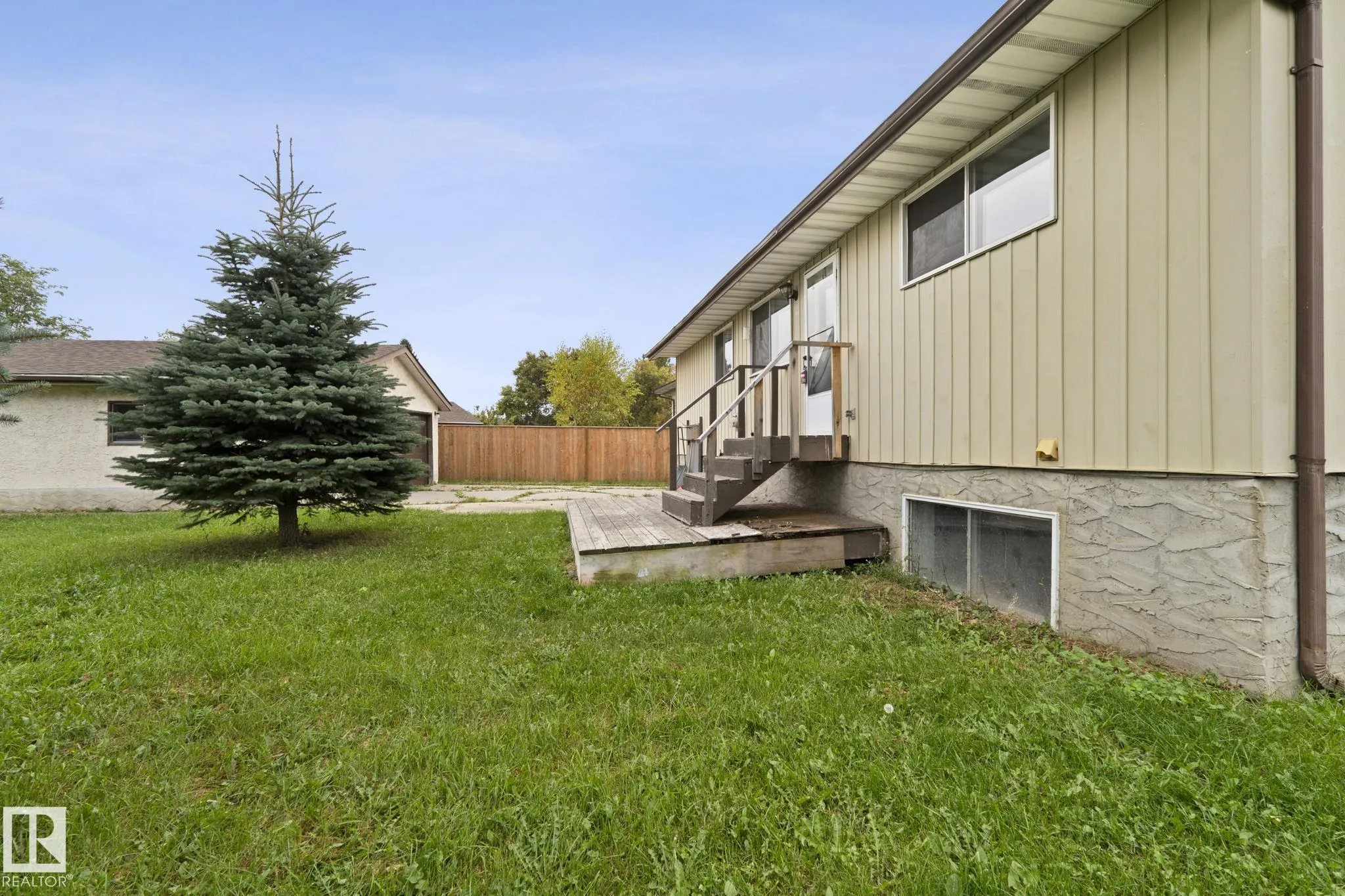 6 CAMPBELL CRES