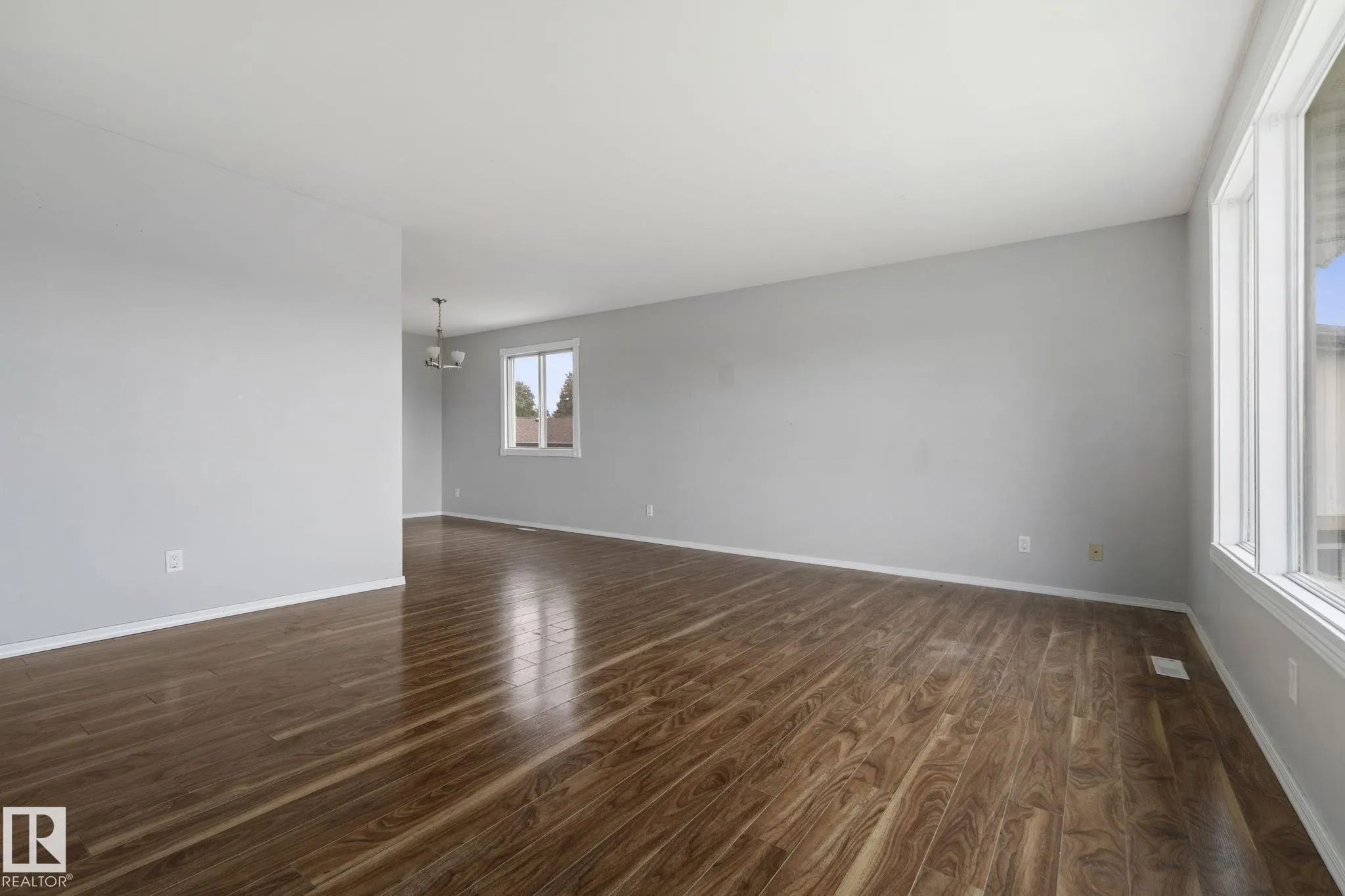 6 CAMPBELL CRES