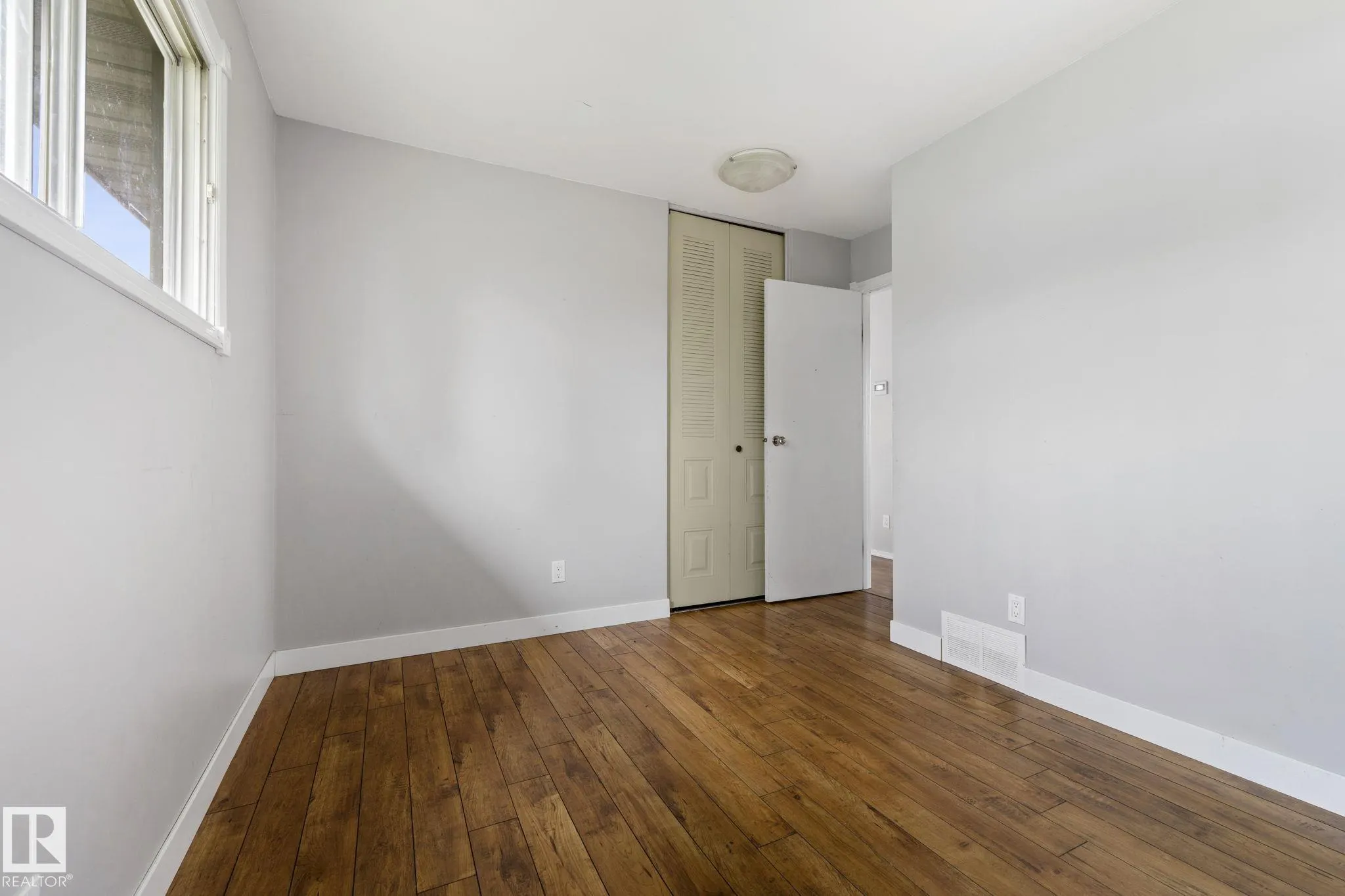 6 CAMPBELL CRES