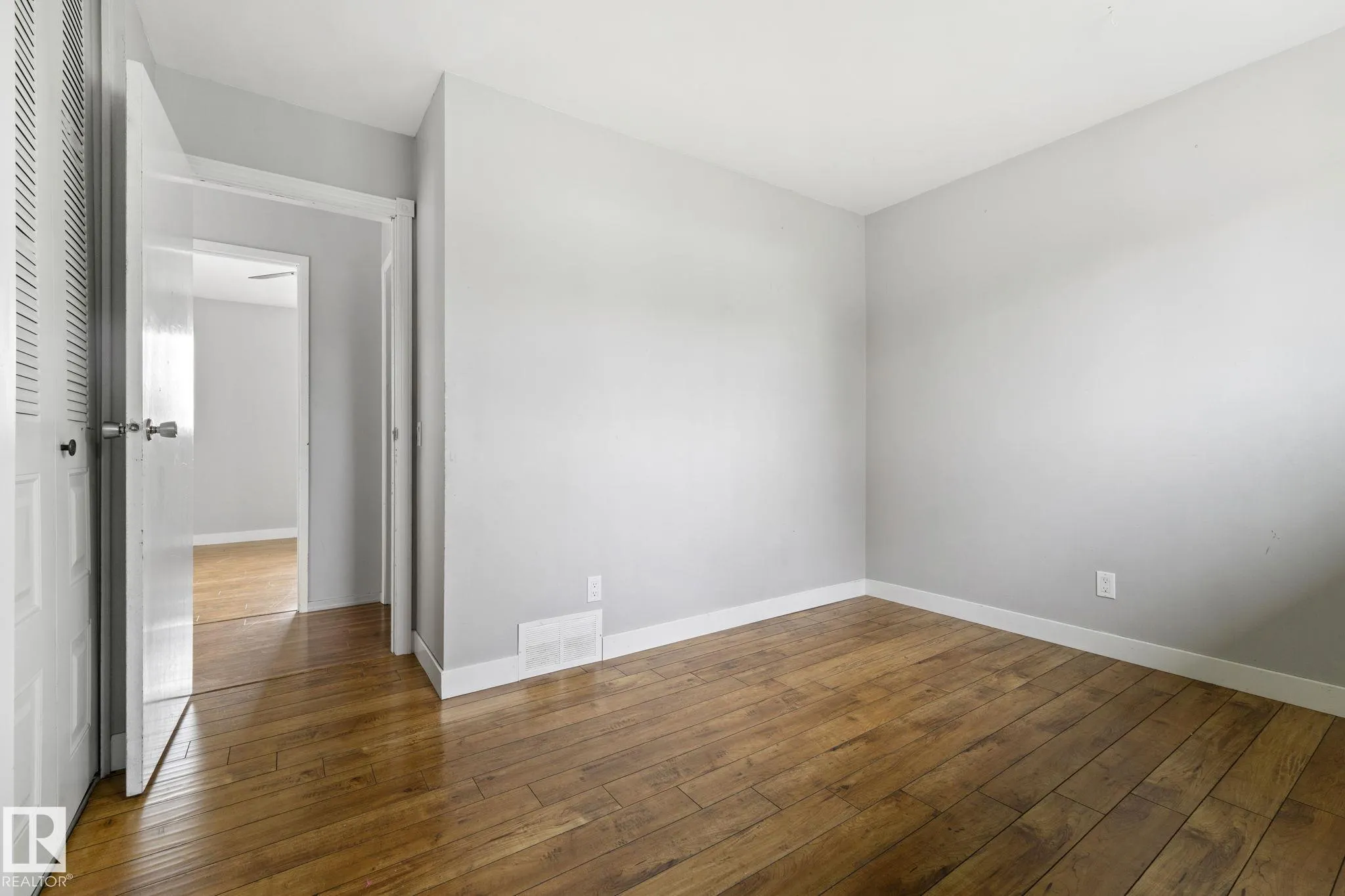 6 CAMPBELL CRES