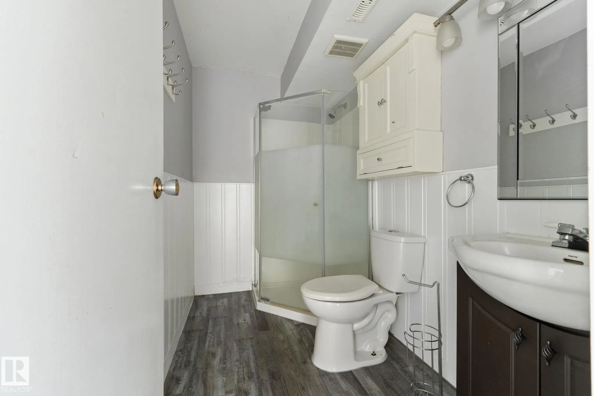 6 CAMPBELL CRES