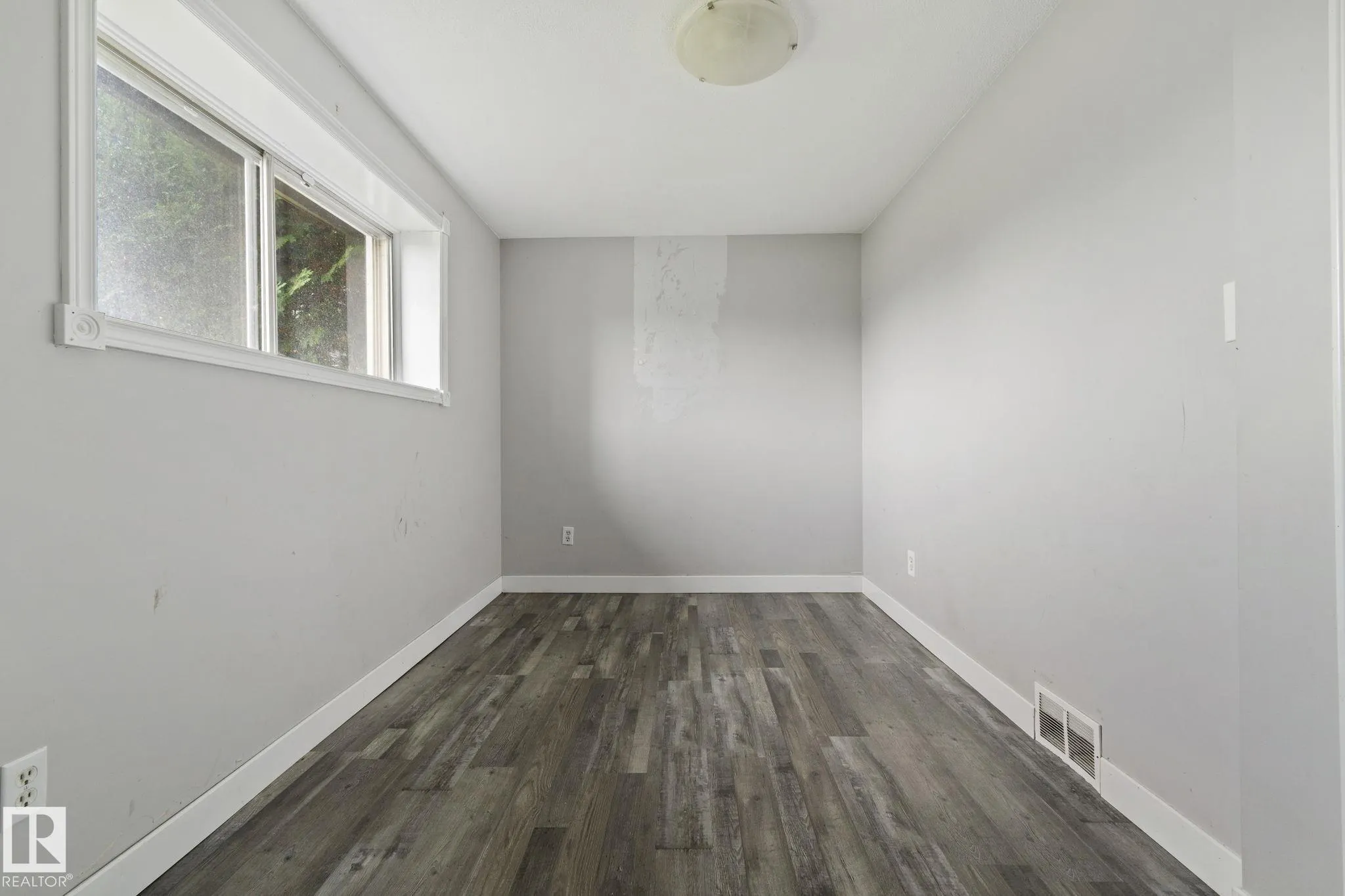 6 CAMPBELL CRES