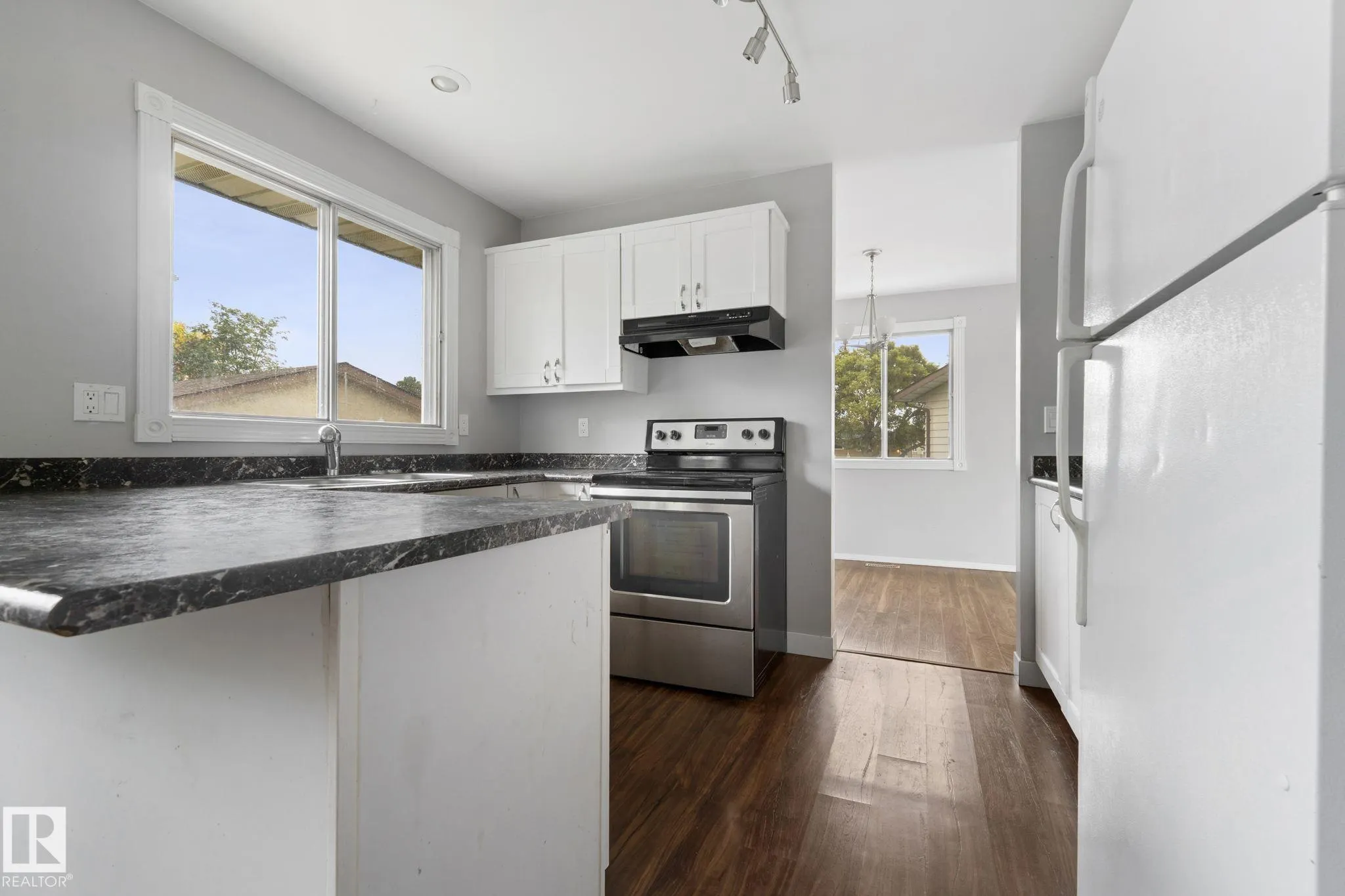 6 CAMPBELL CRES