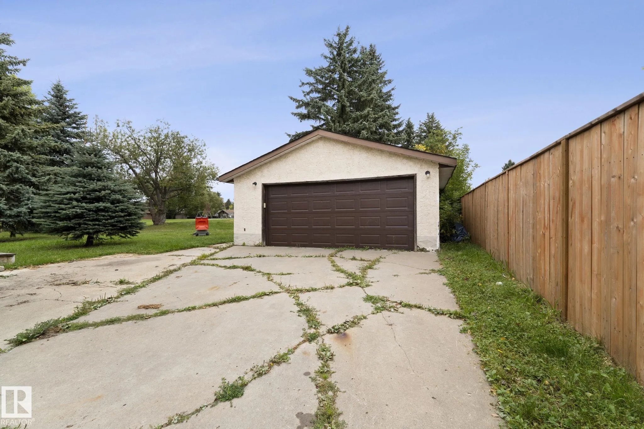 6 CAMPBELL CRES