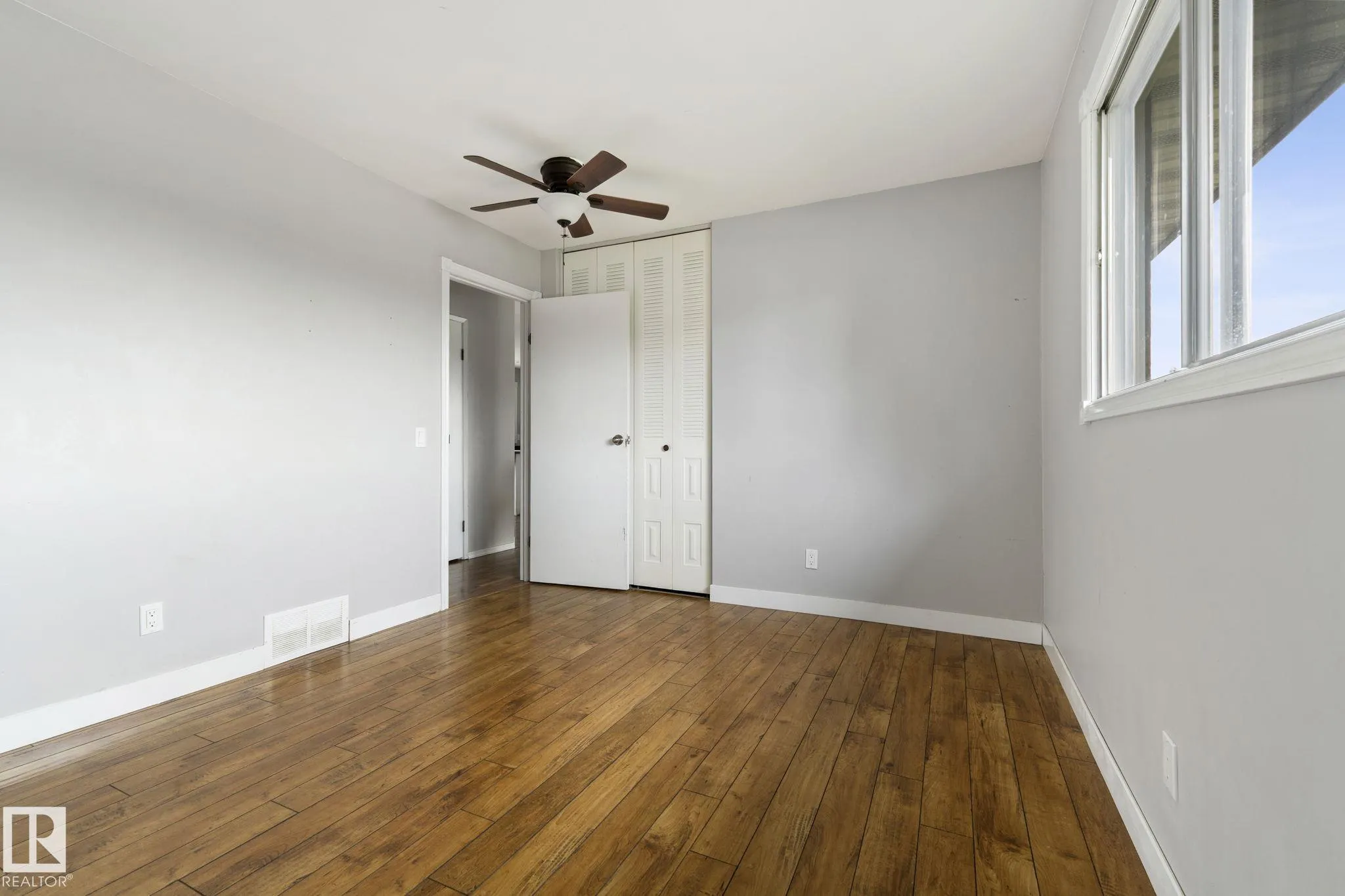 6 CAMPBELL CRES