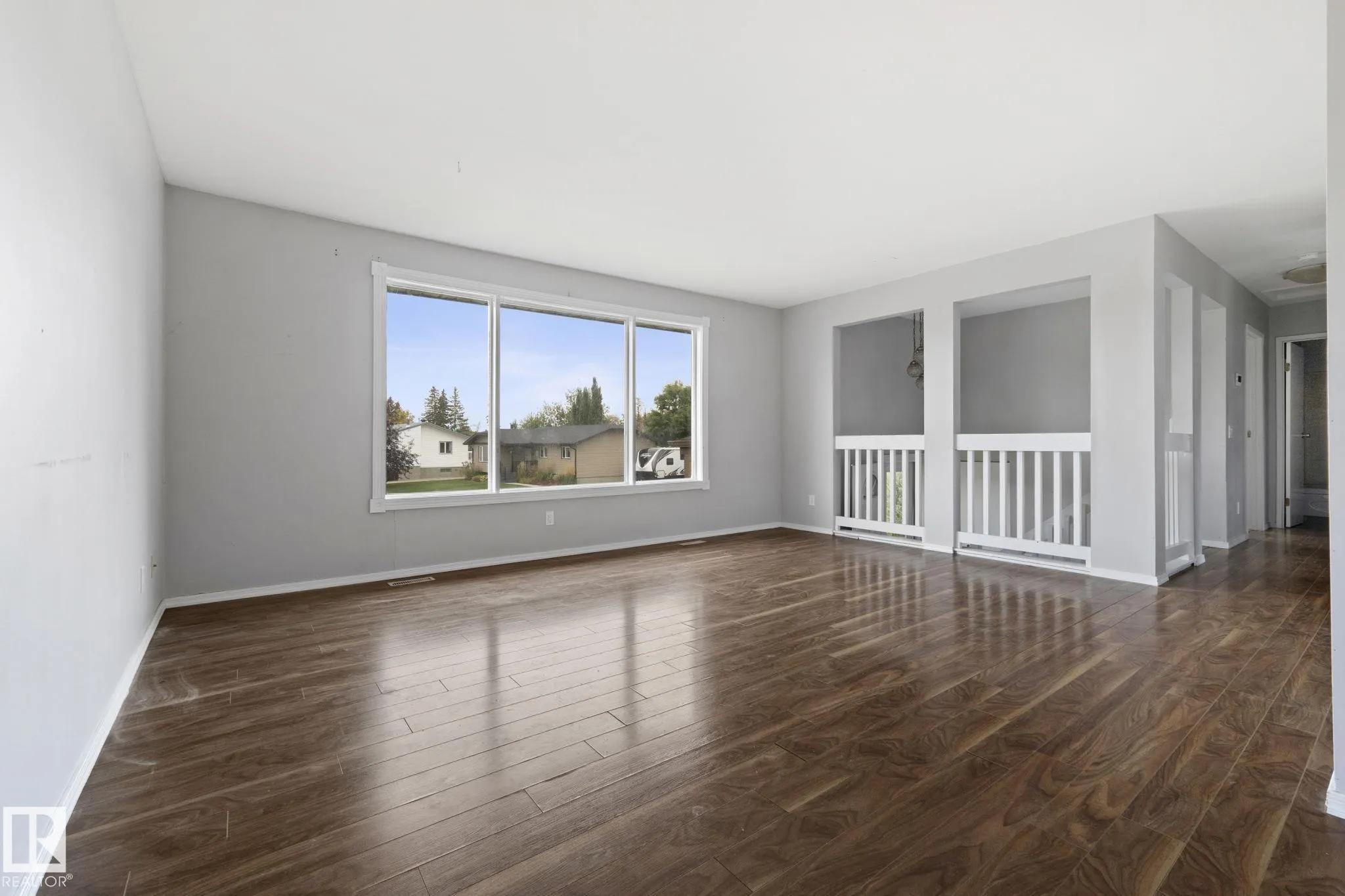 6 CAMPBELL CRES