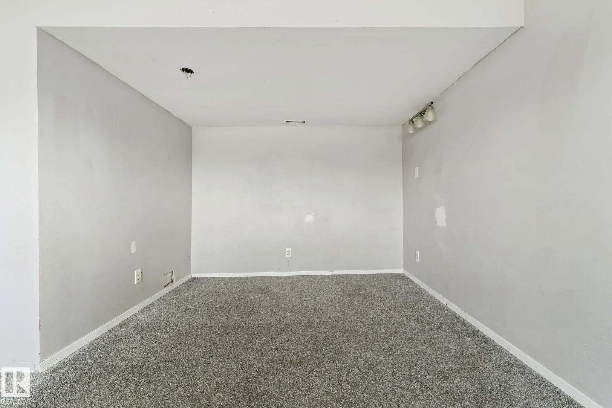 6 CAMPBELL CRES