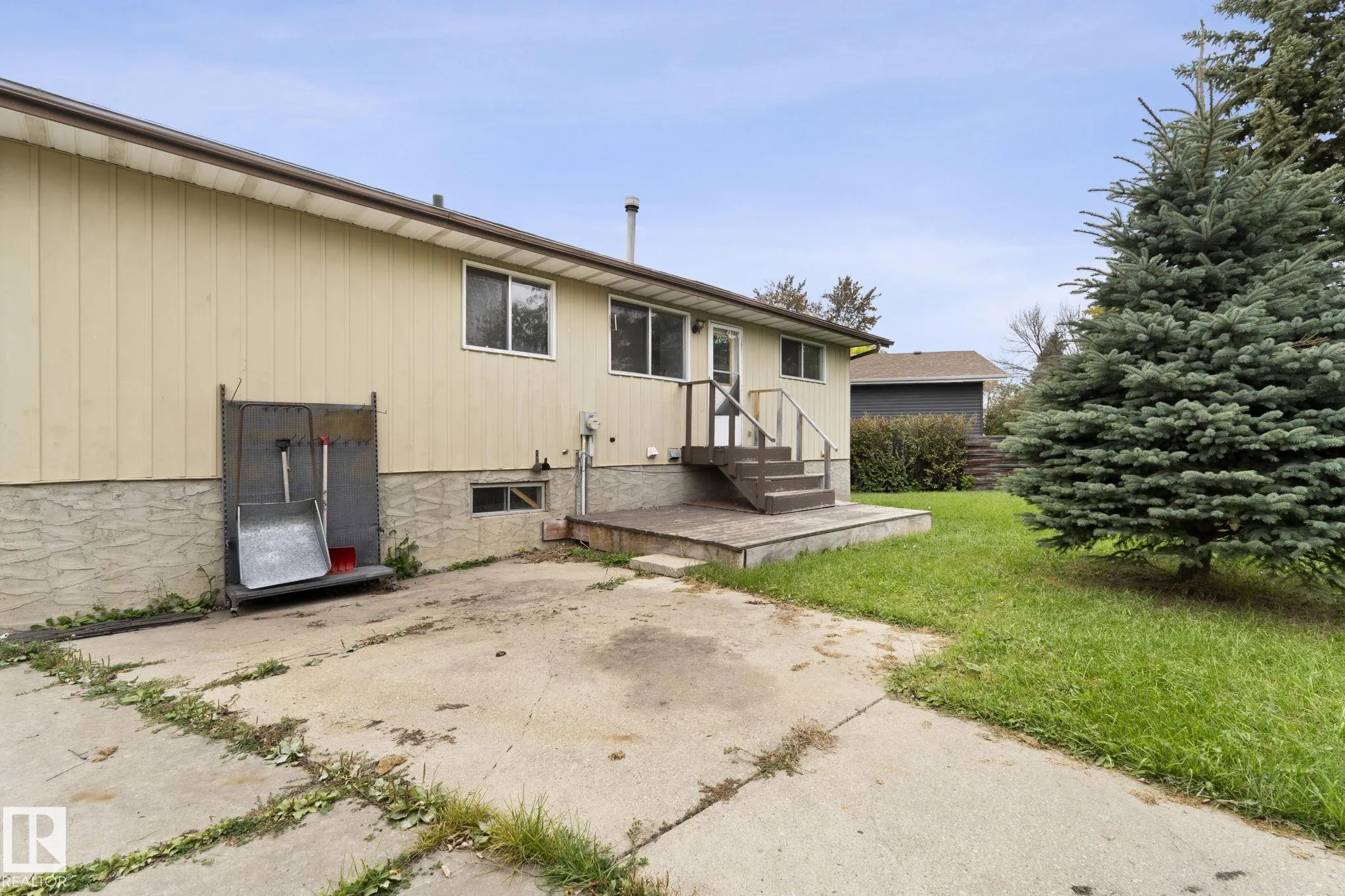 6 CAMPBELL CRES