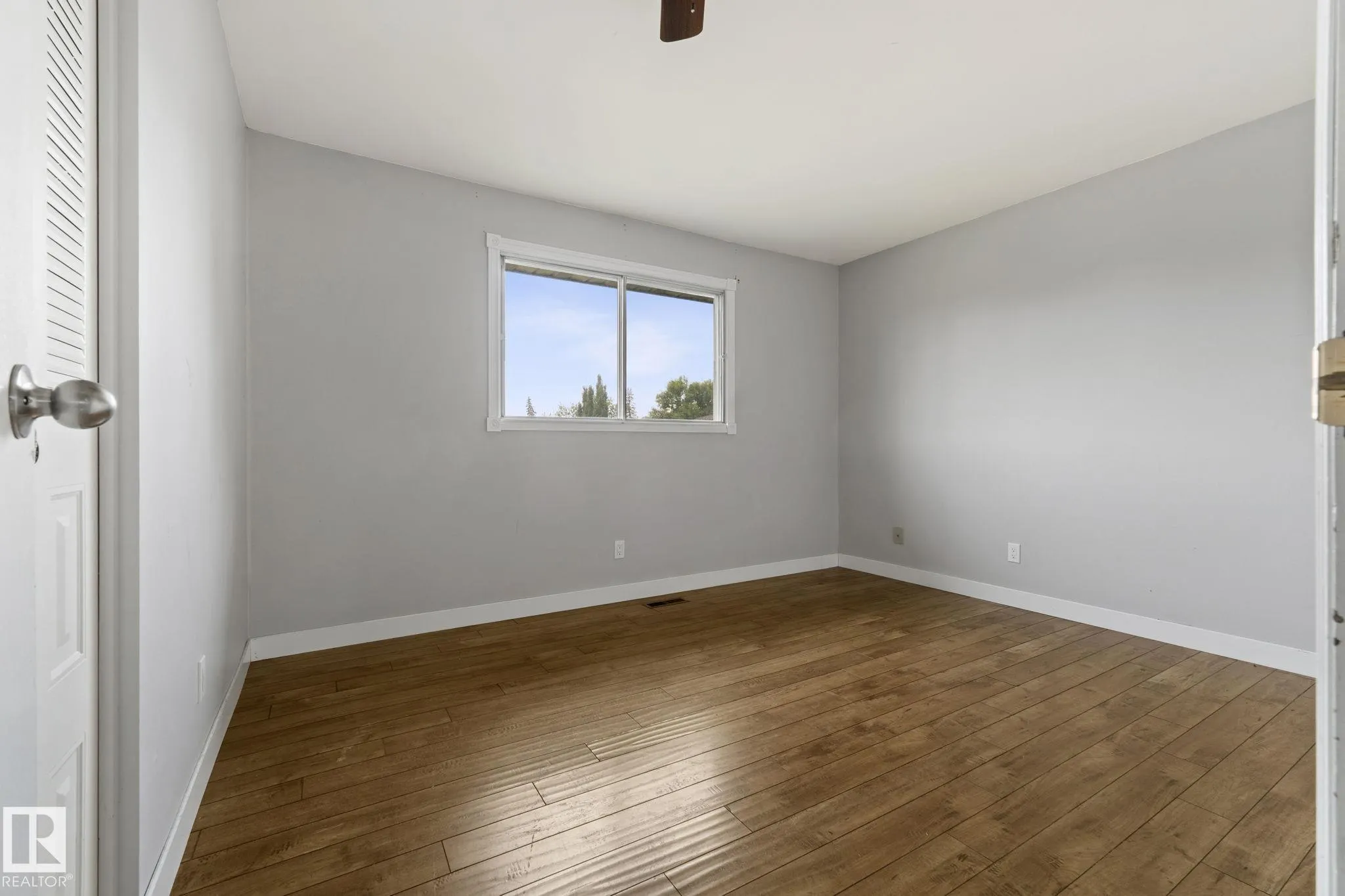 6 CAMPBELL CRES