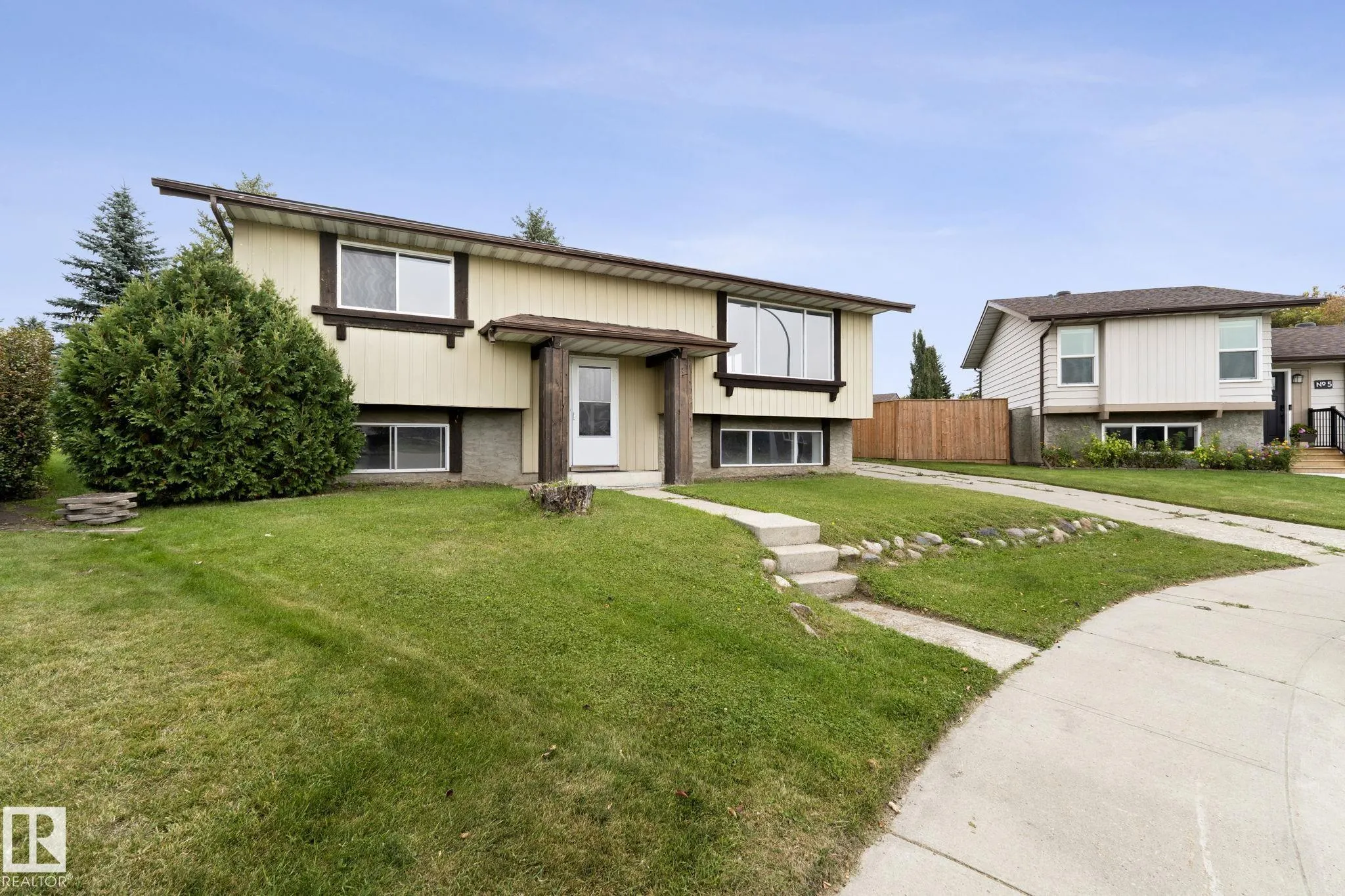 6 CAMPBELL CRES