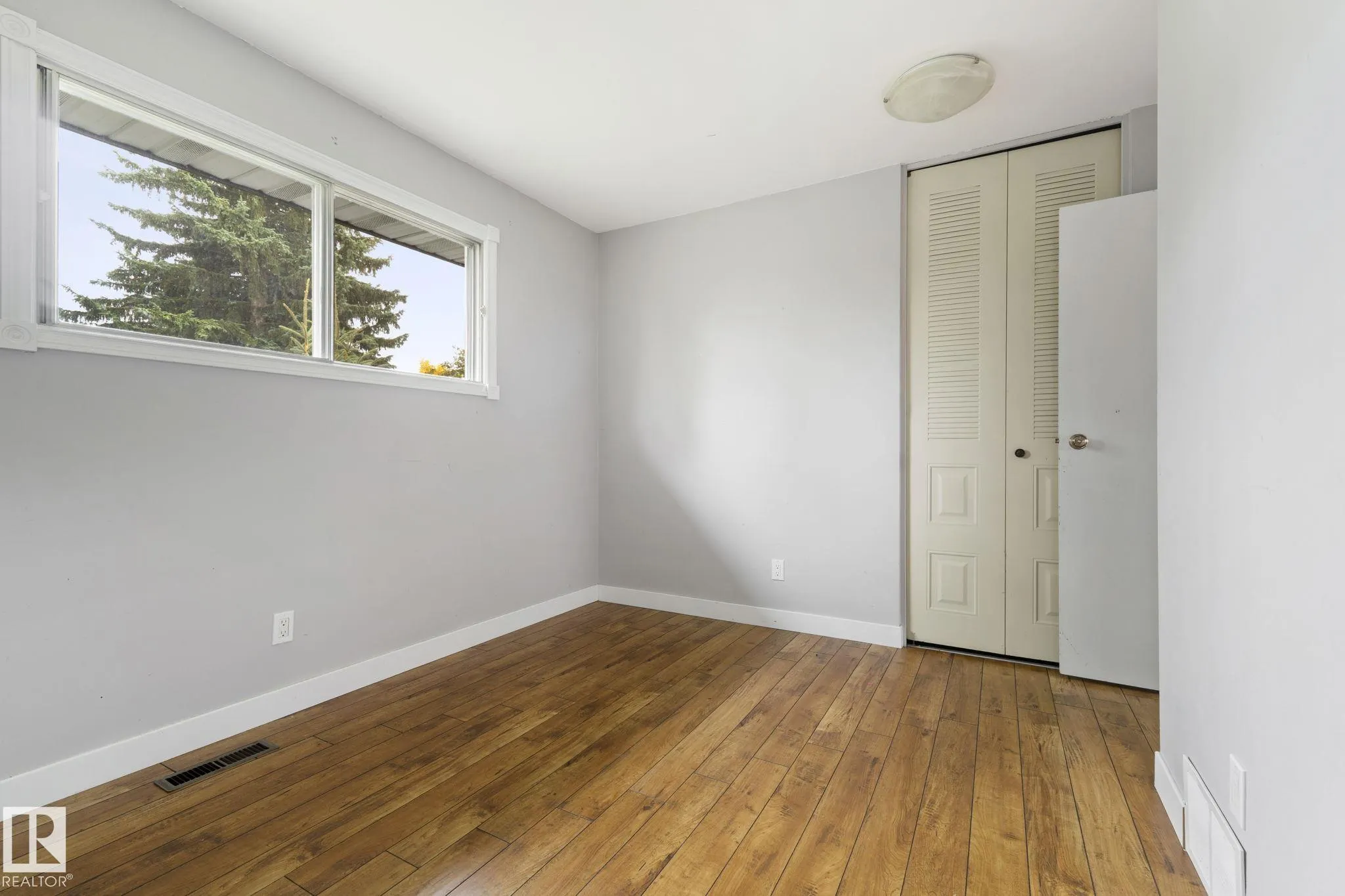 6 CAMPBELL CRES