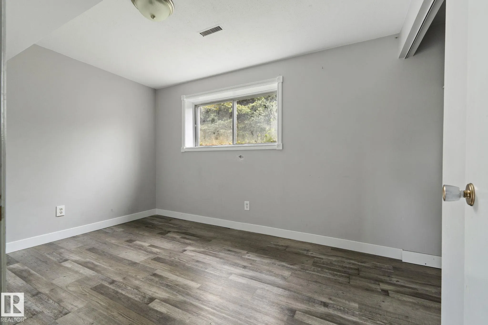 6 CAMPBELL CRES