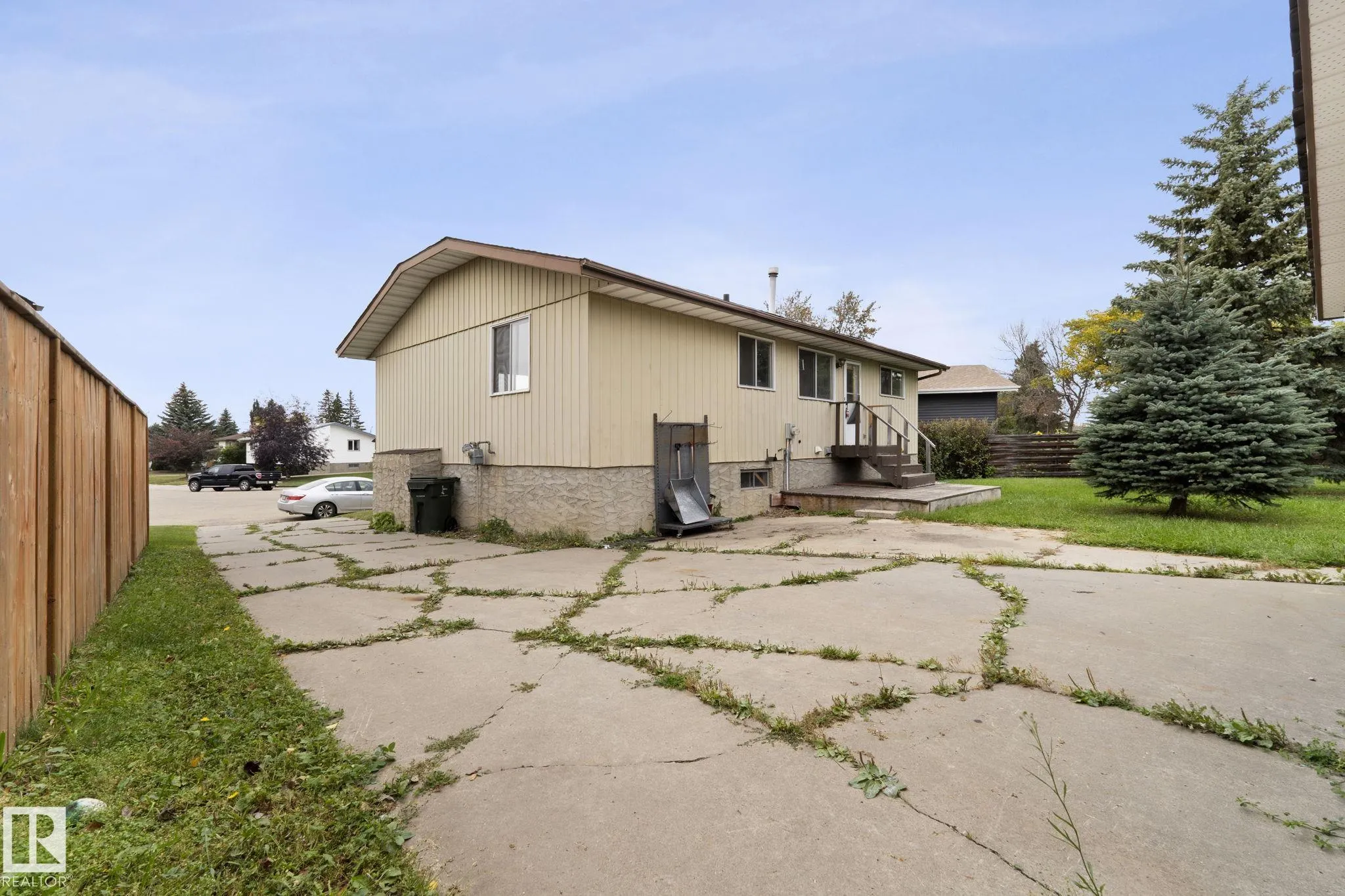 6 CAMPBELL CRES