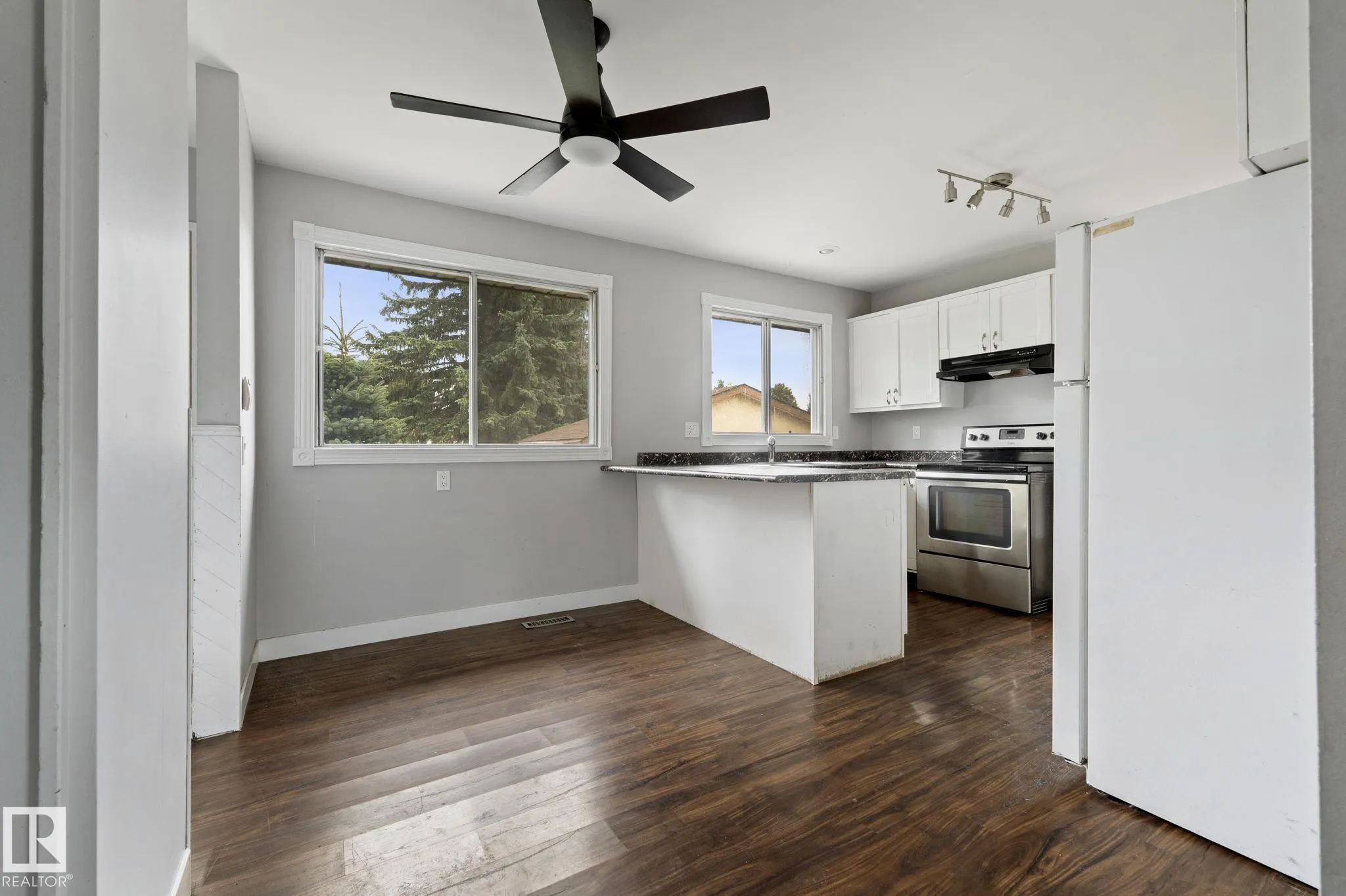 6 CAMPBELL CRES