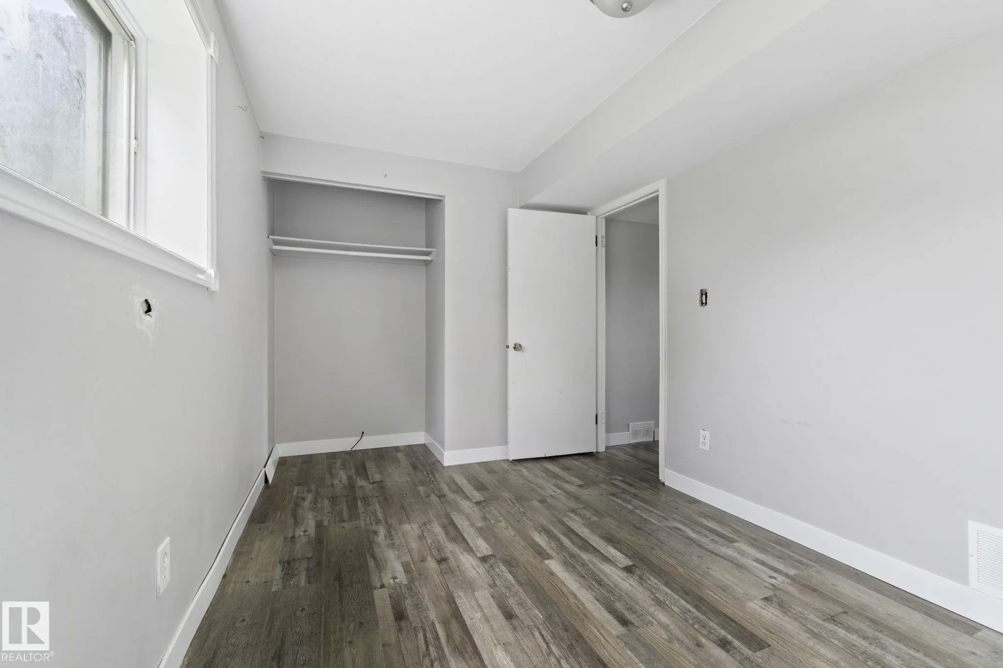 6 CAMPBELL CRES