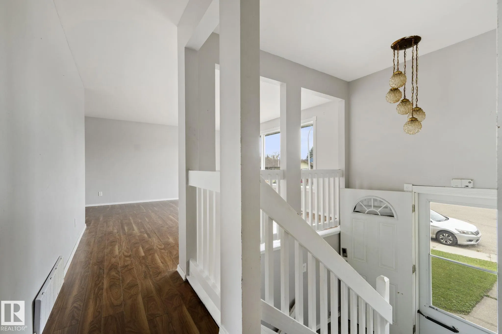 6 CAMPBELL CRES