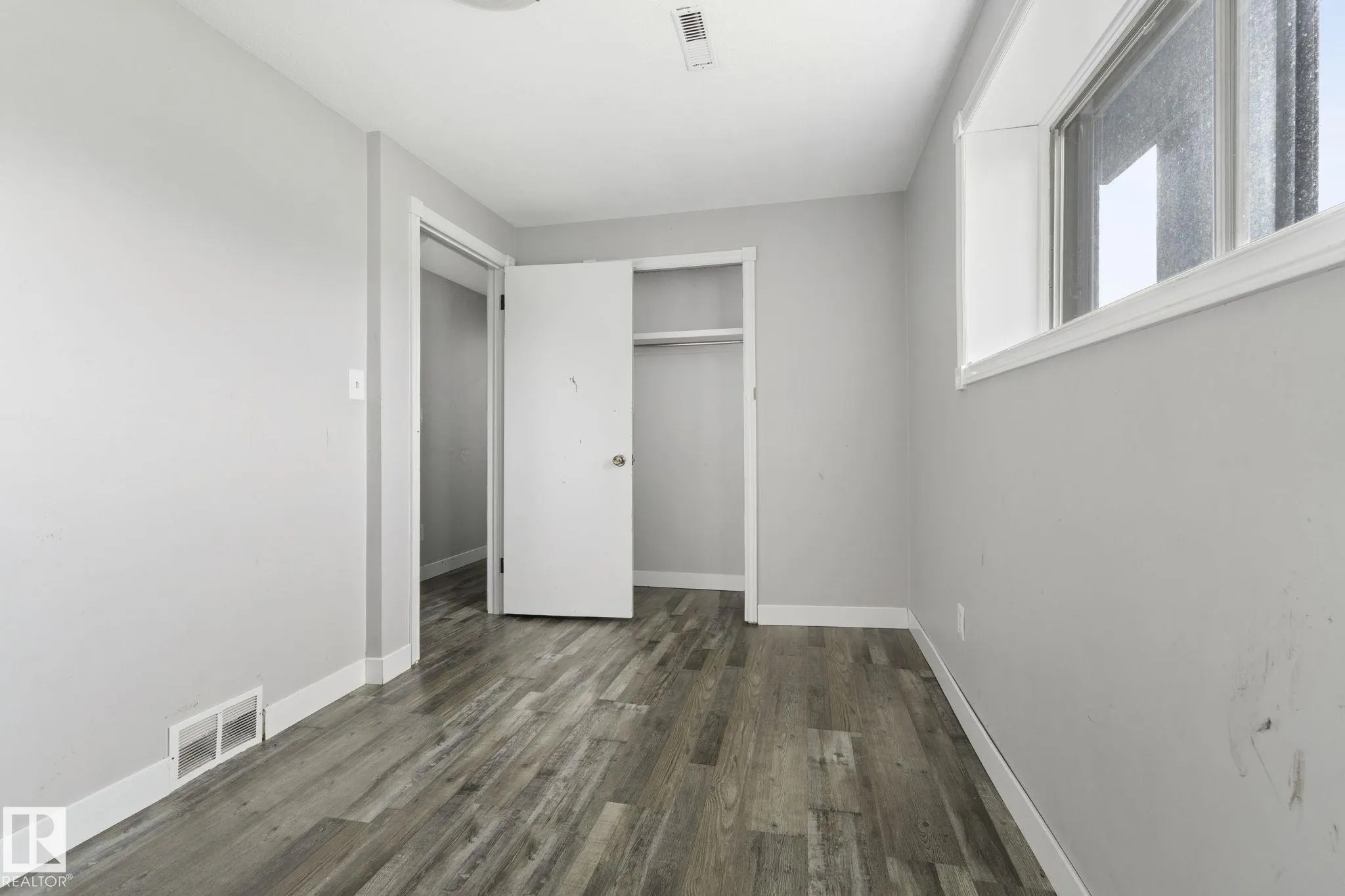 6 CAMPBELL CRES