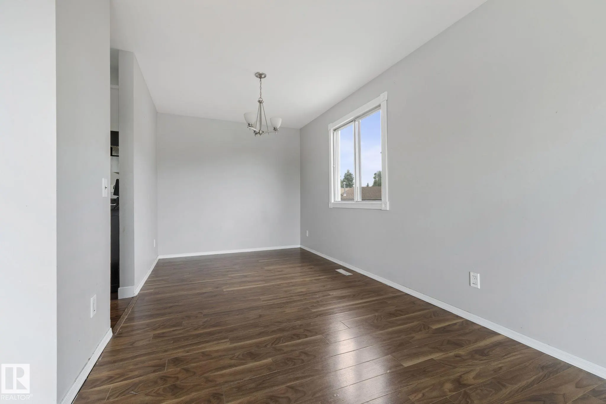 6 CAMPBELL CRES