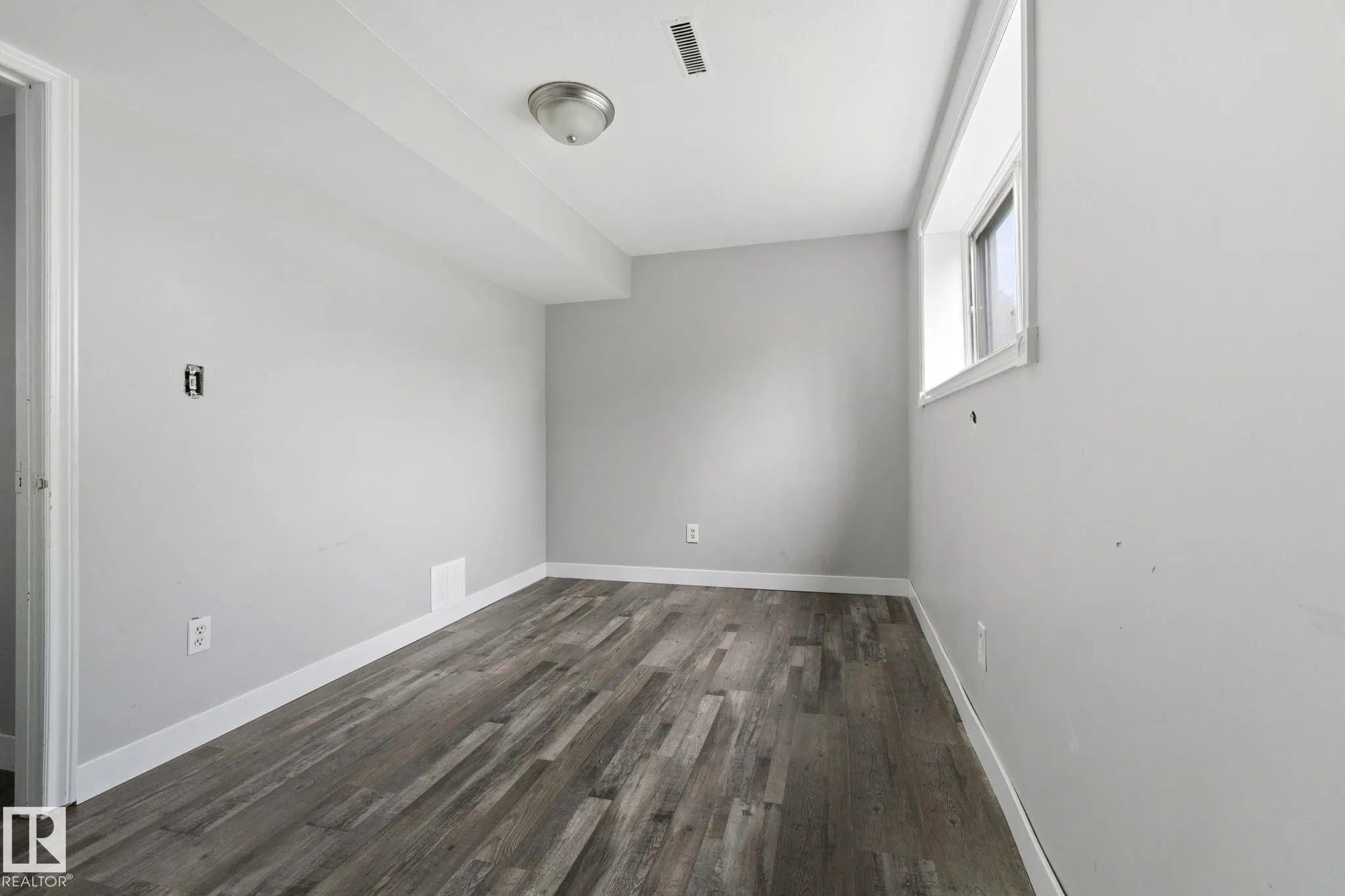 6 CAMPBELL CRES