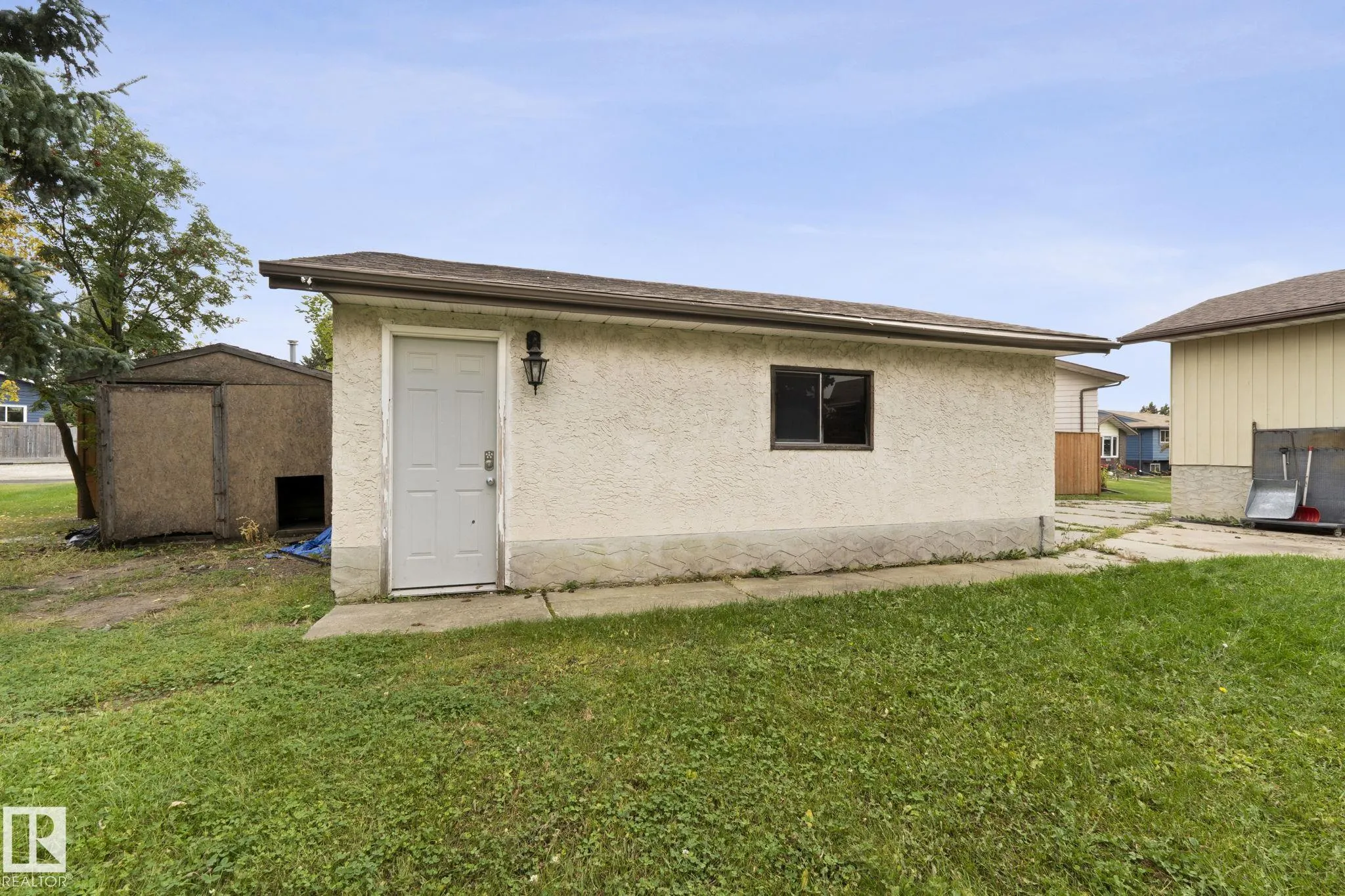 6 CAMPBELL CRES
