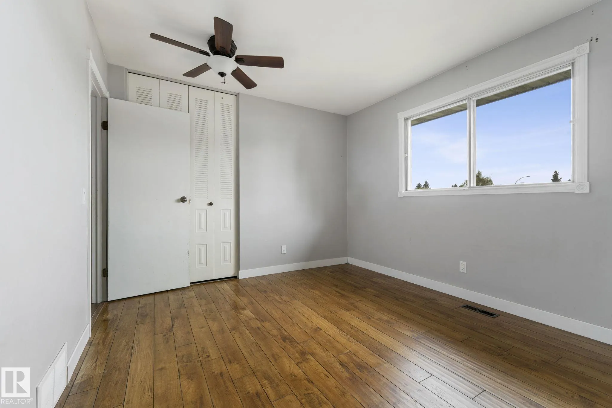 6 CAMPBELL CRES
