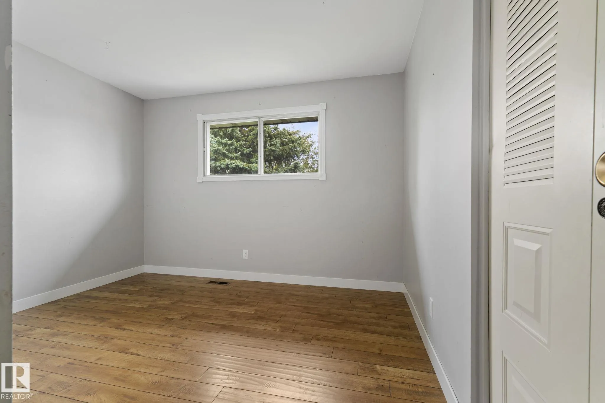 6 CAMPBELL CRES