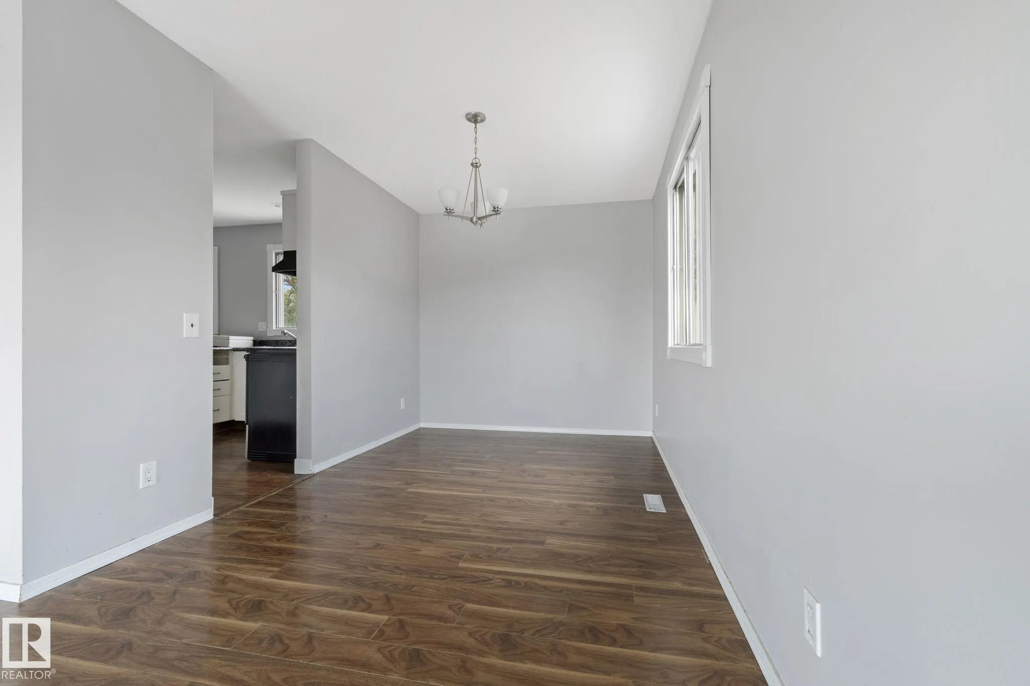 6 CAMPBELL CRES