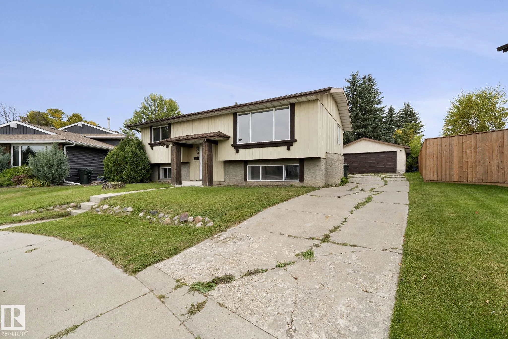 6 CAMPBELL CRES