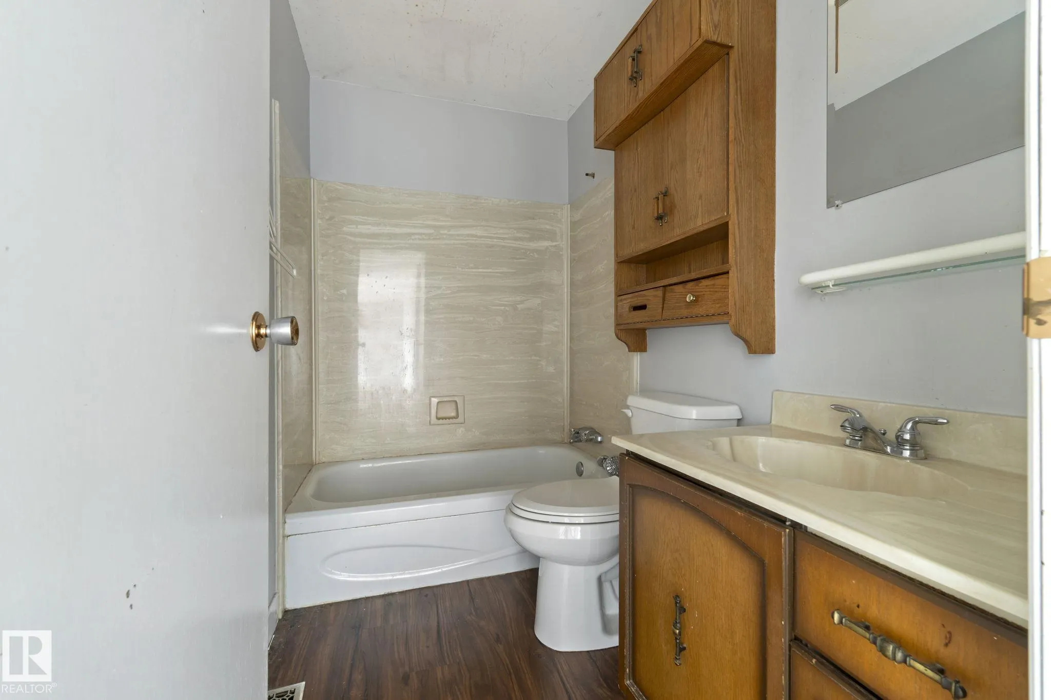 6 CAMPBELL CRES