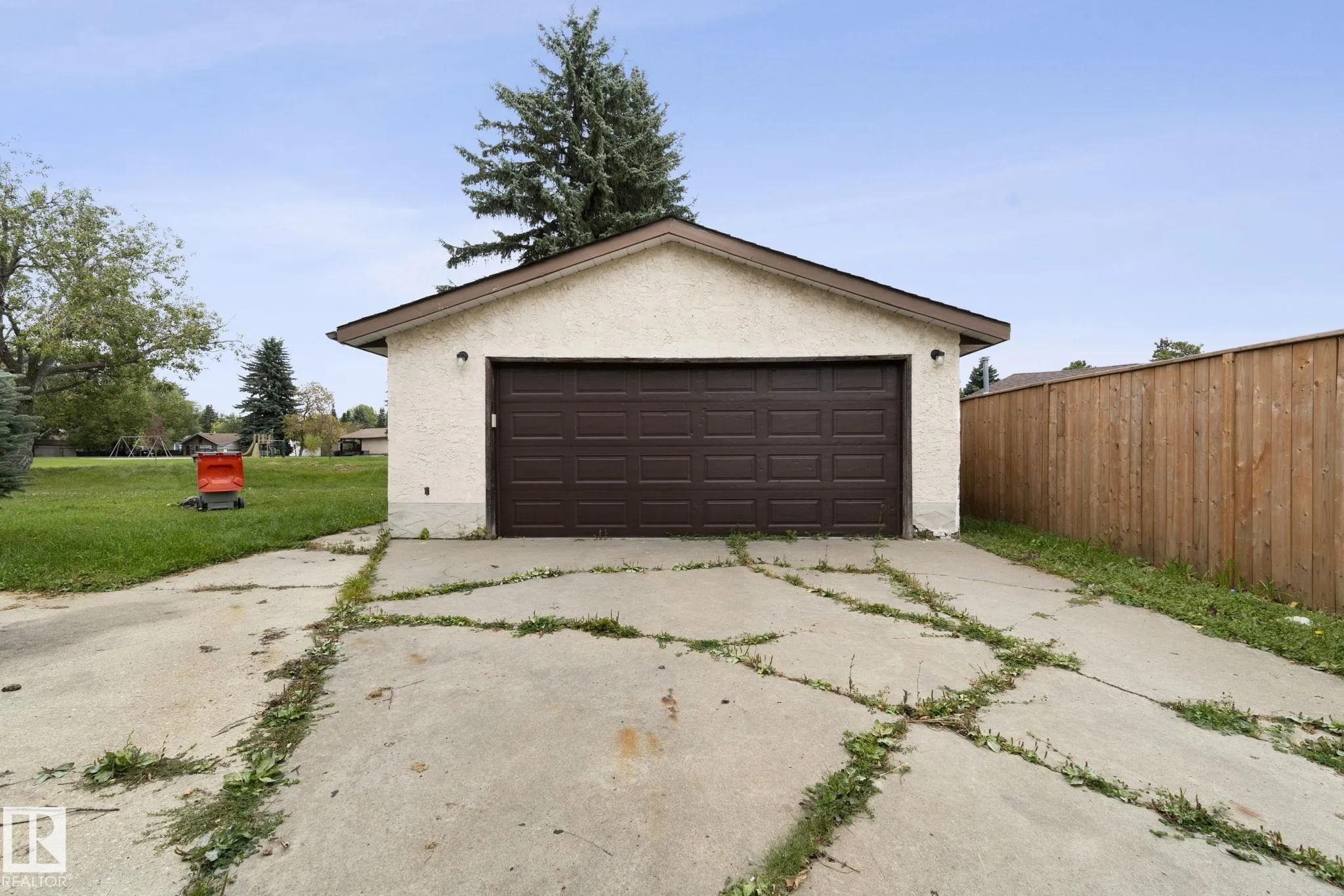 6 CAMPBELL CRES