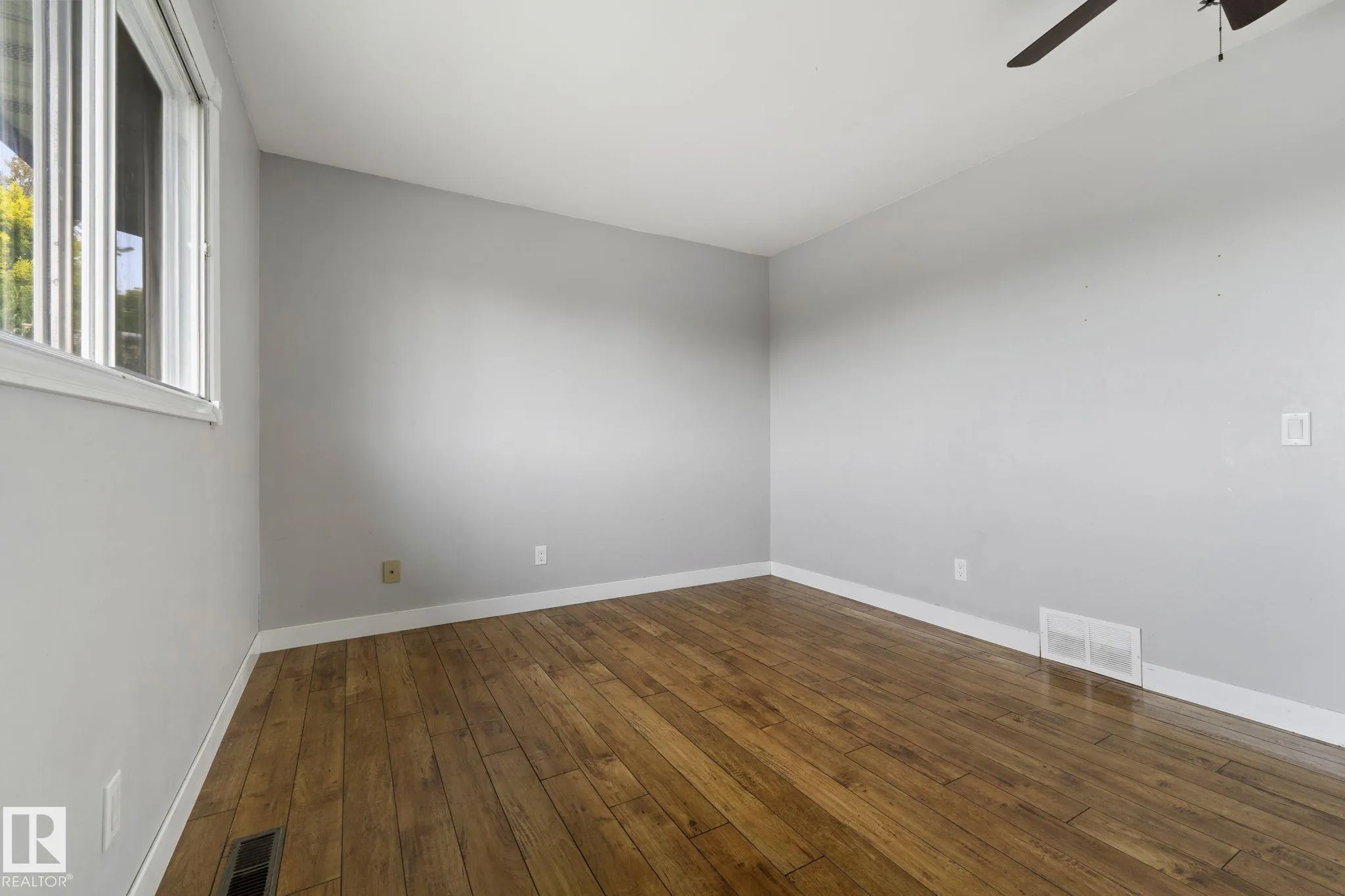 6 CAMPBELL CRES