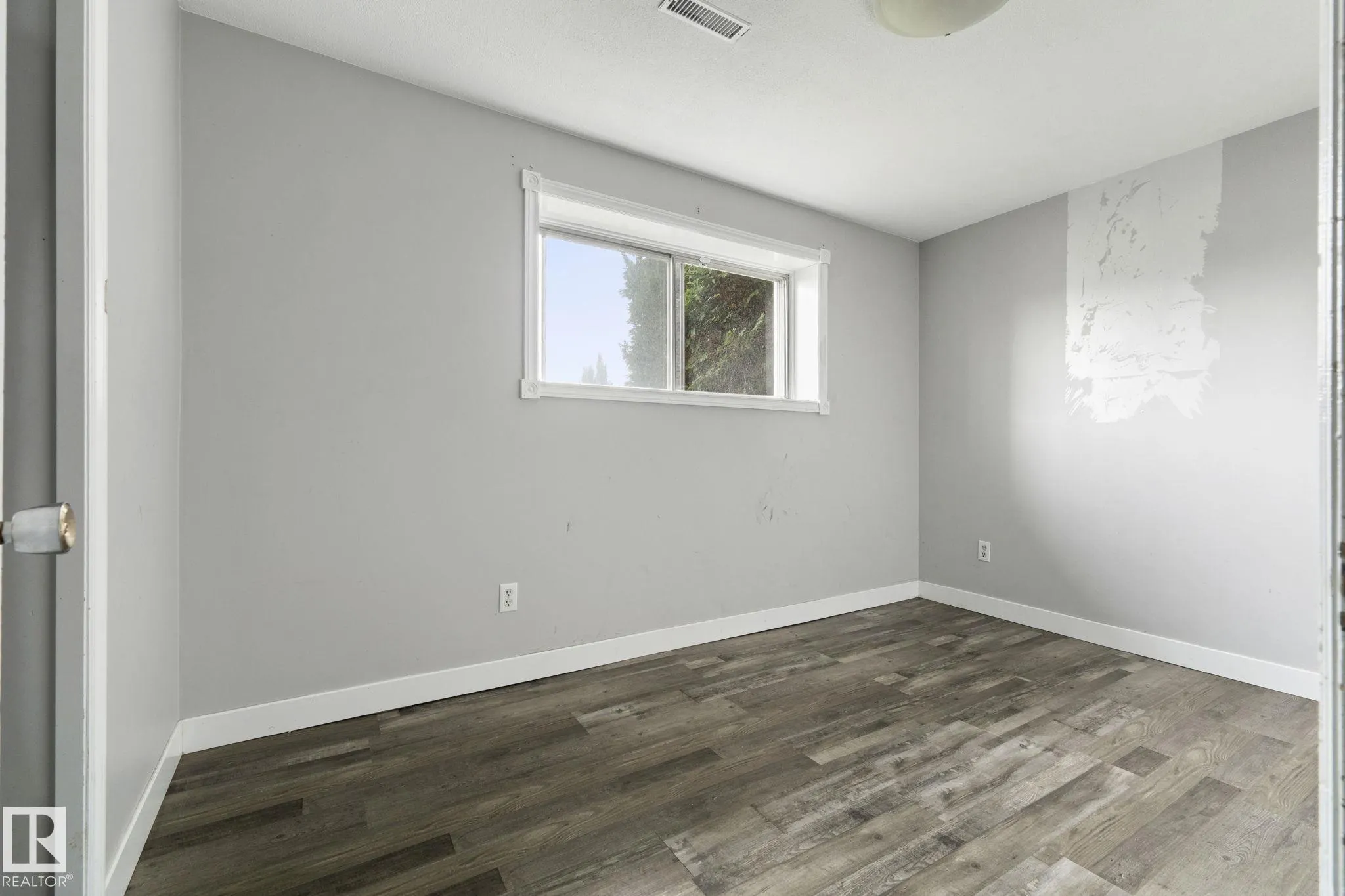 6 CAMPBELL CRES
