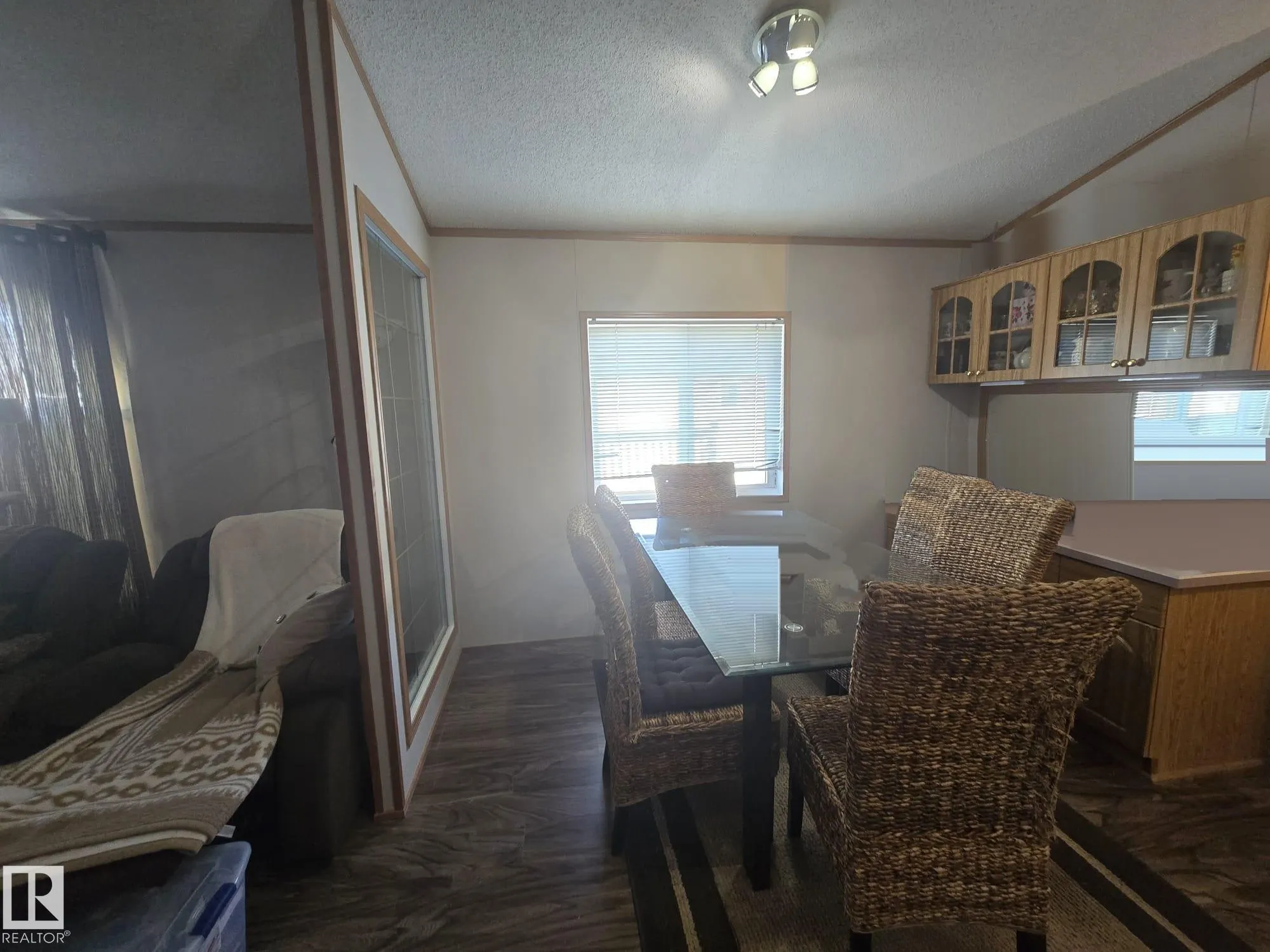 3213 Lakewood Close