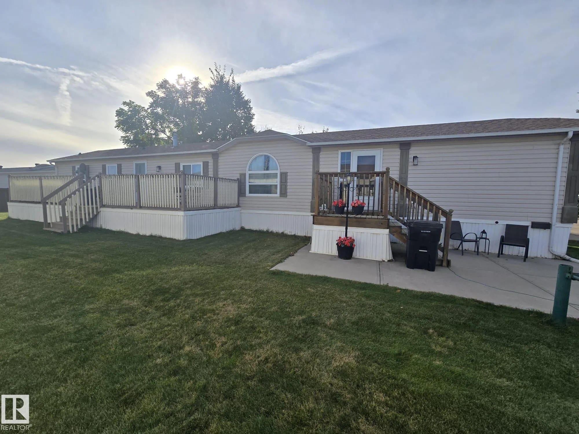 3213 Lakewood Close