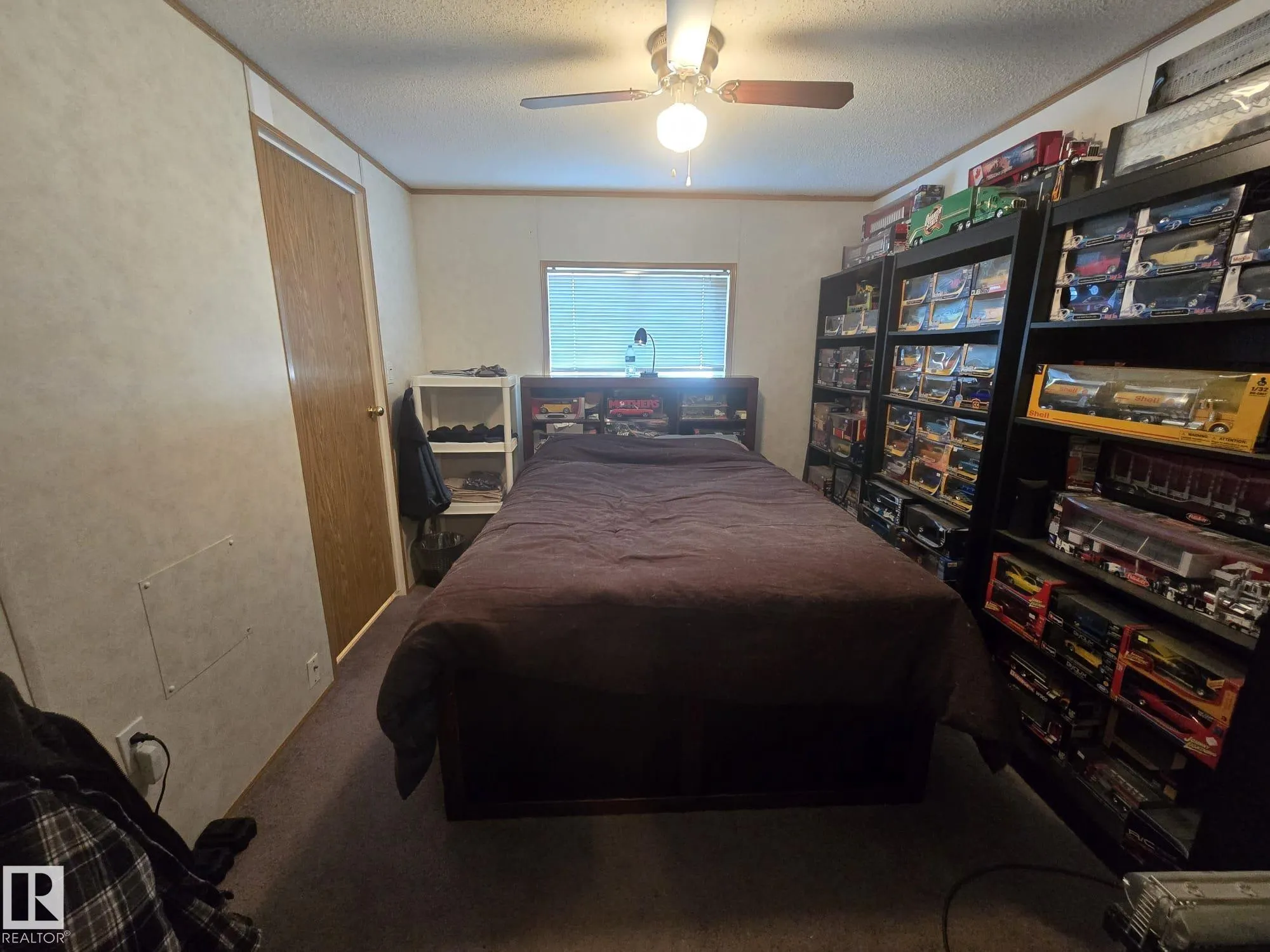 3213 Lakewood Close