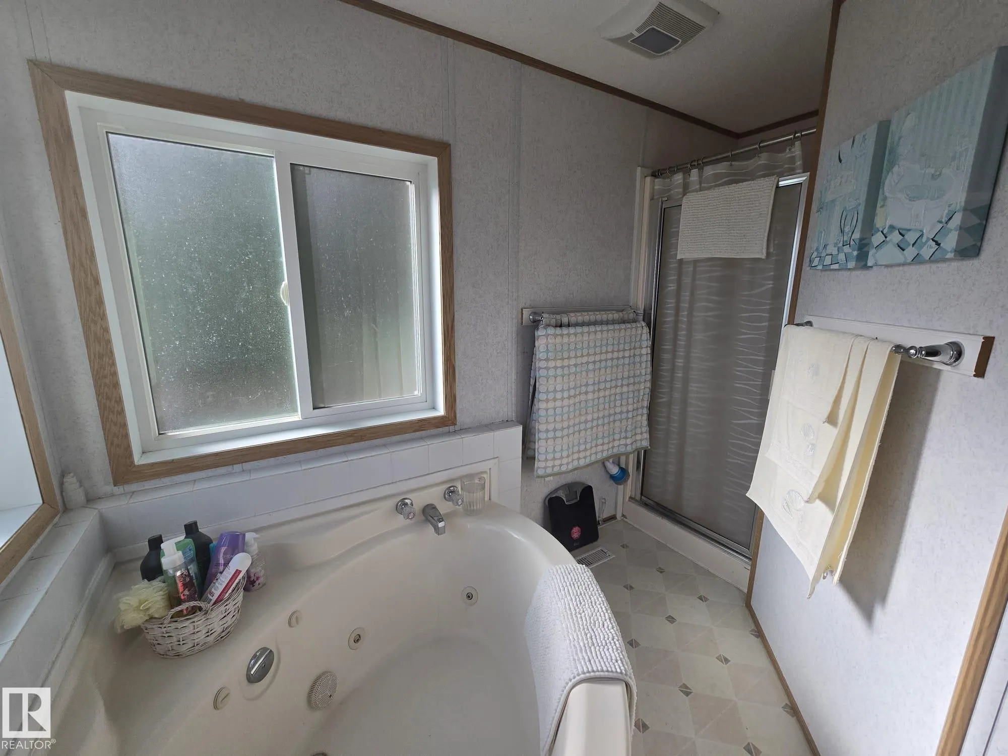 3213 Lakewood Close