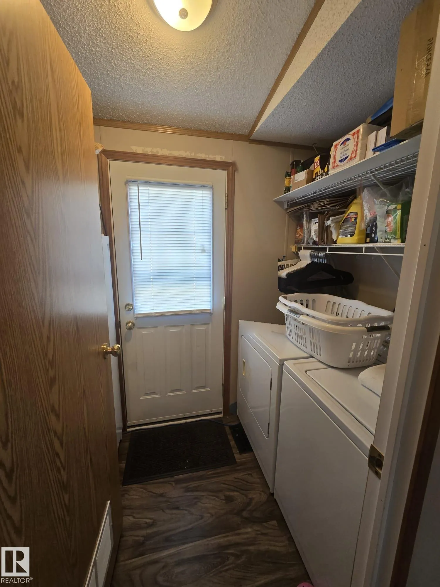 3213 Lakewood Close