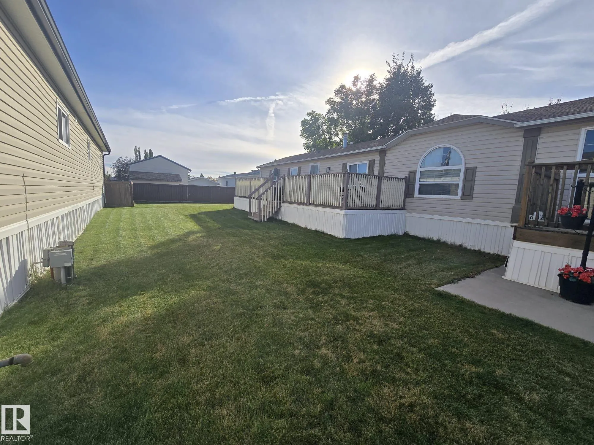 3213 Lakewood Close