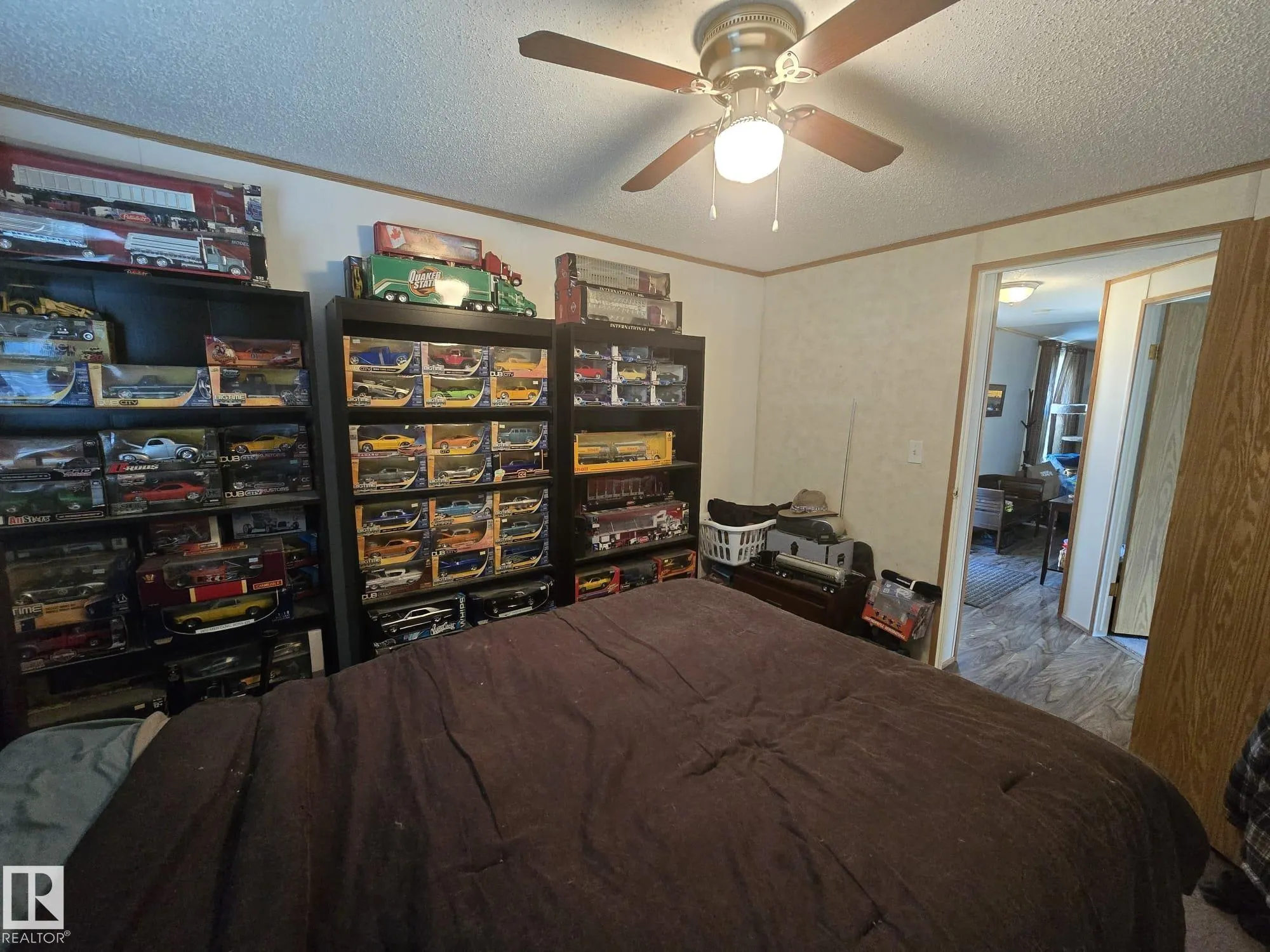 3213 Lakewood Close