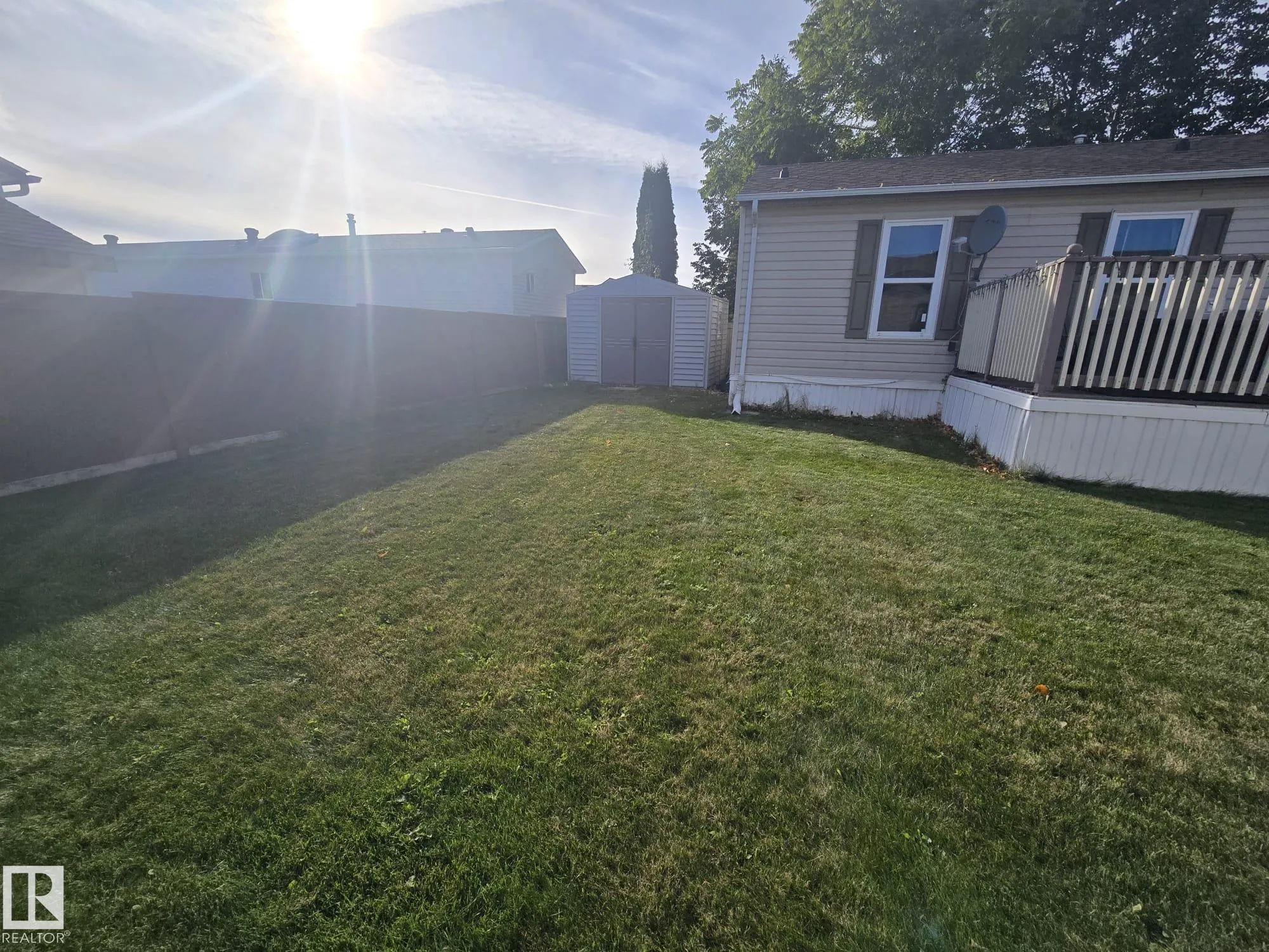 3213 Lakewood Close