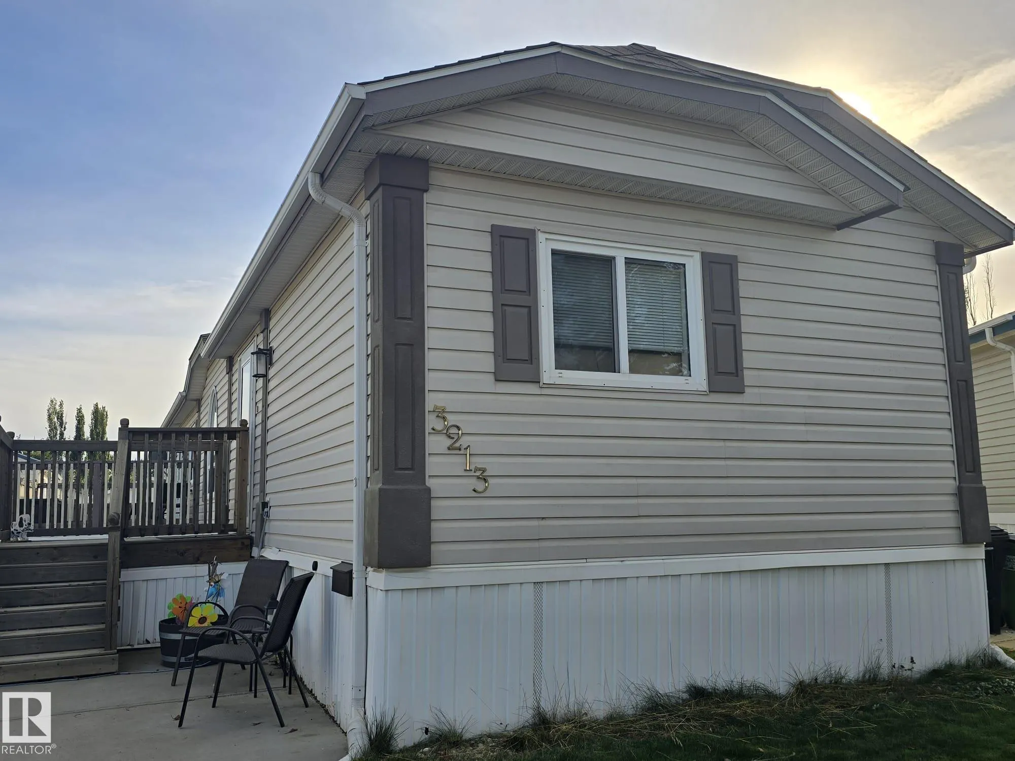 3213 Lakewood Close