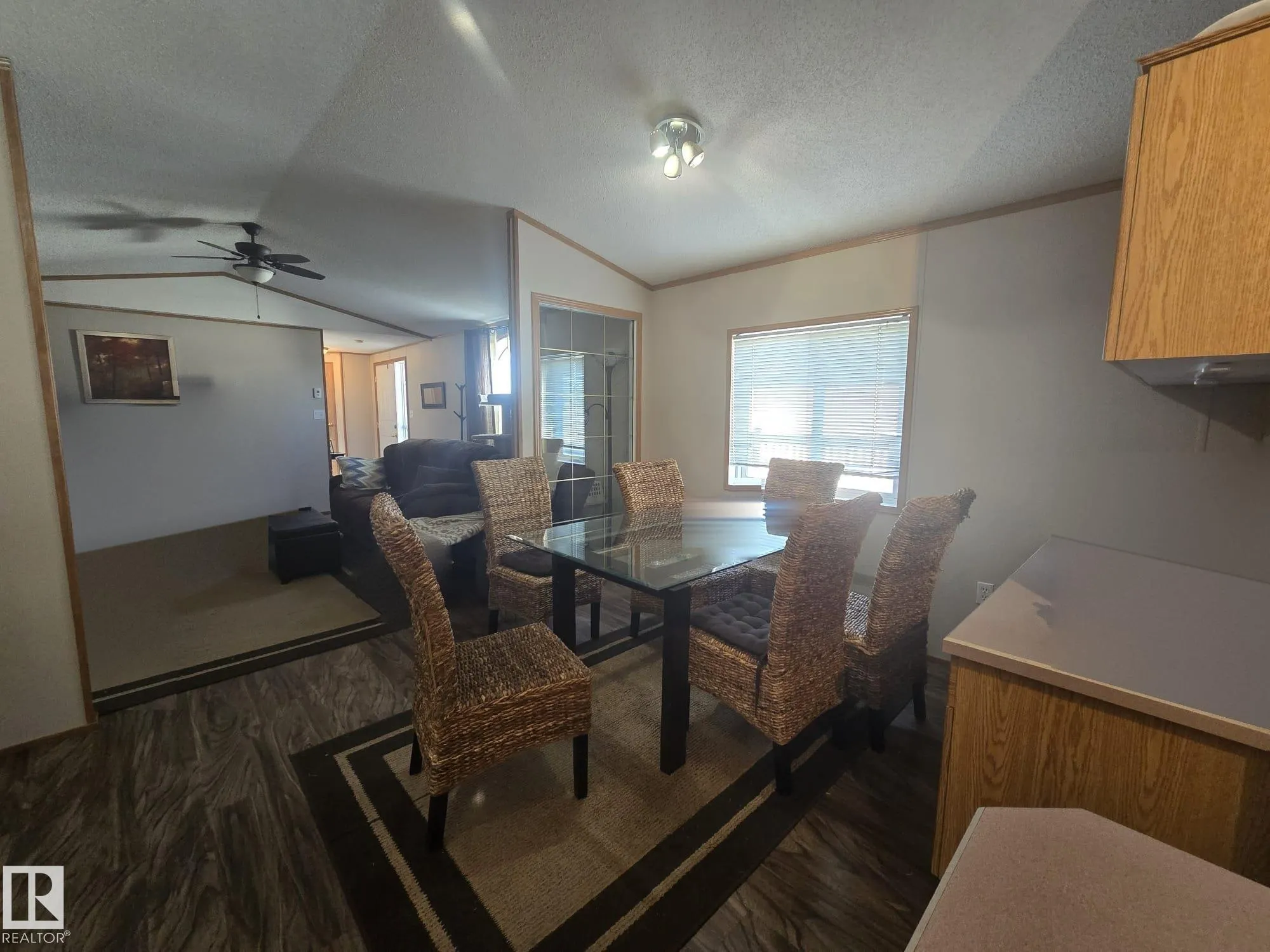 3213 Lakewood Close