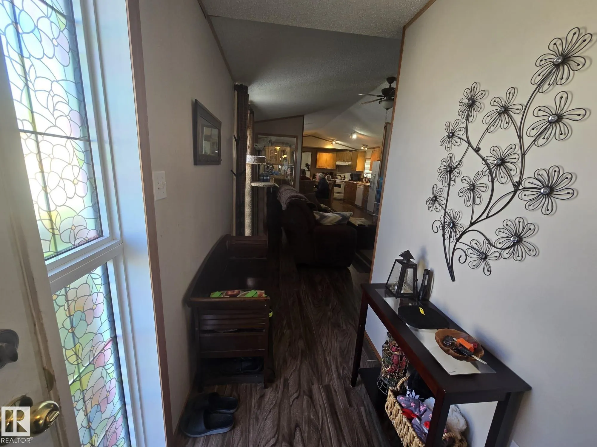 3213 Lakewood Close