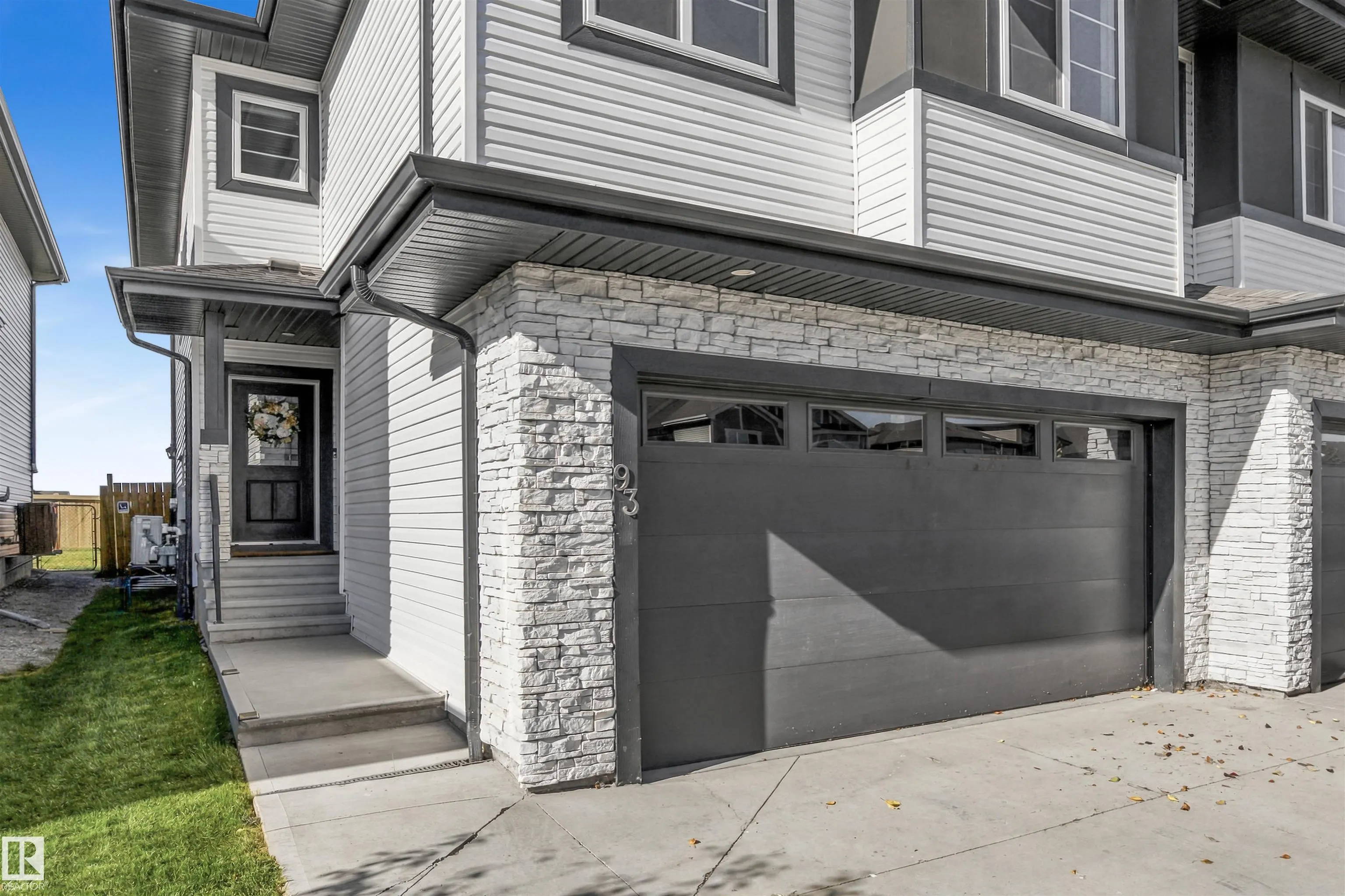 93 SPRINGBROOK Wynd