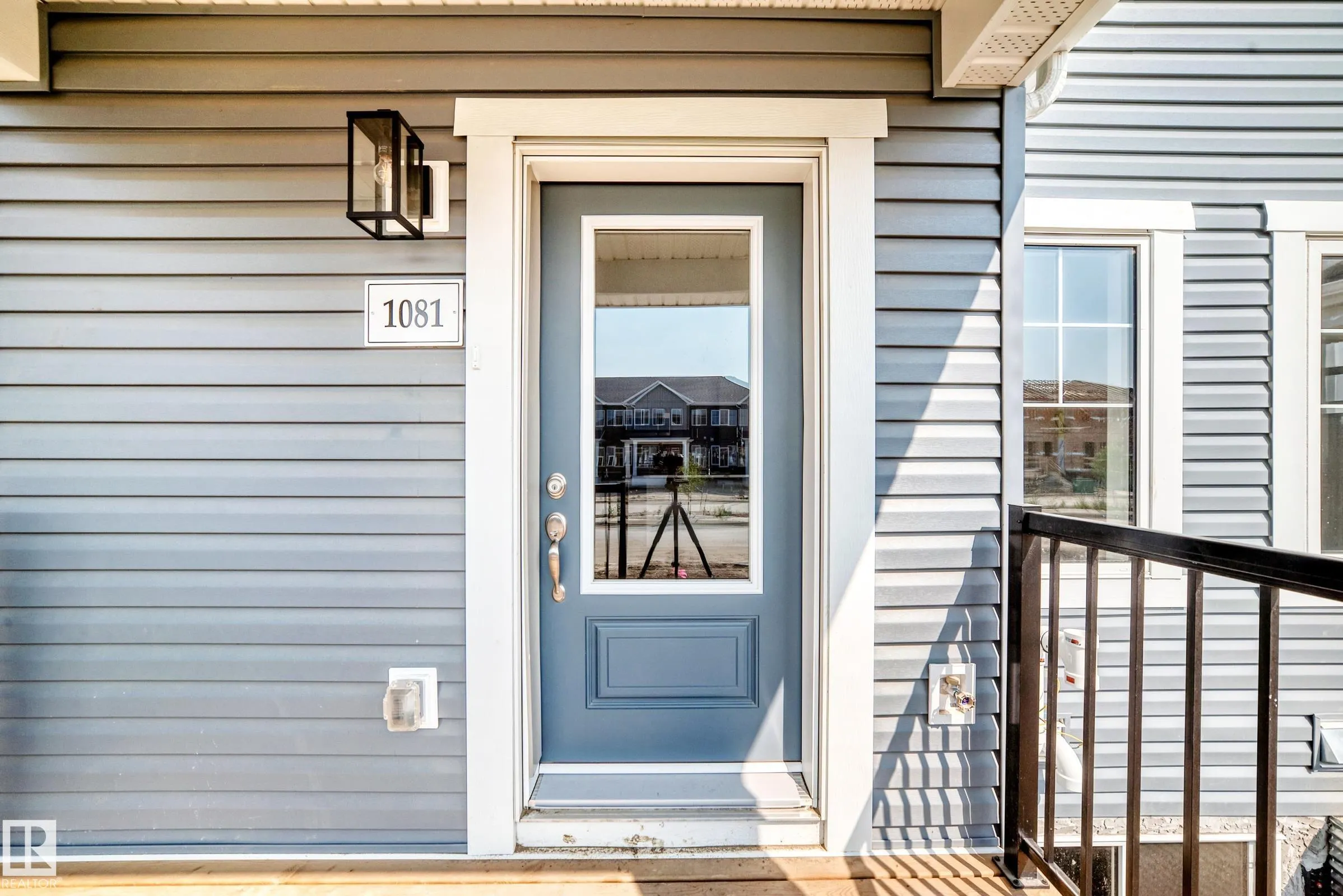 1081 Hearthstone Boulevard