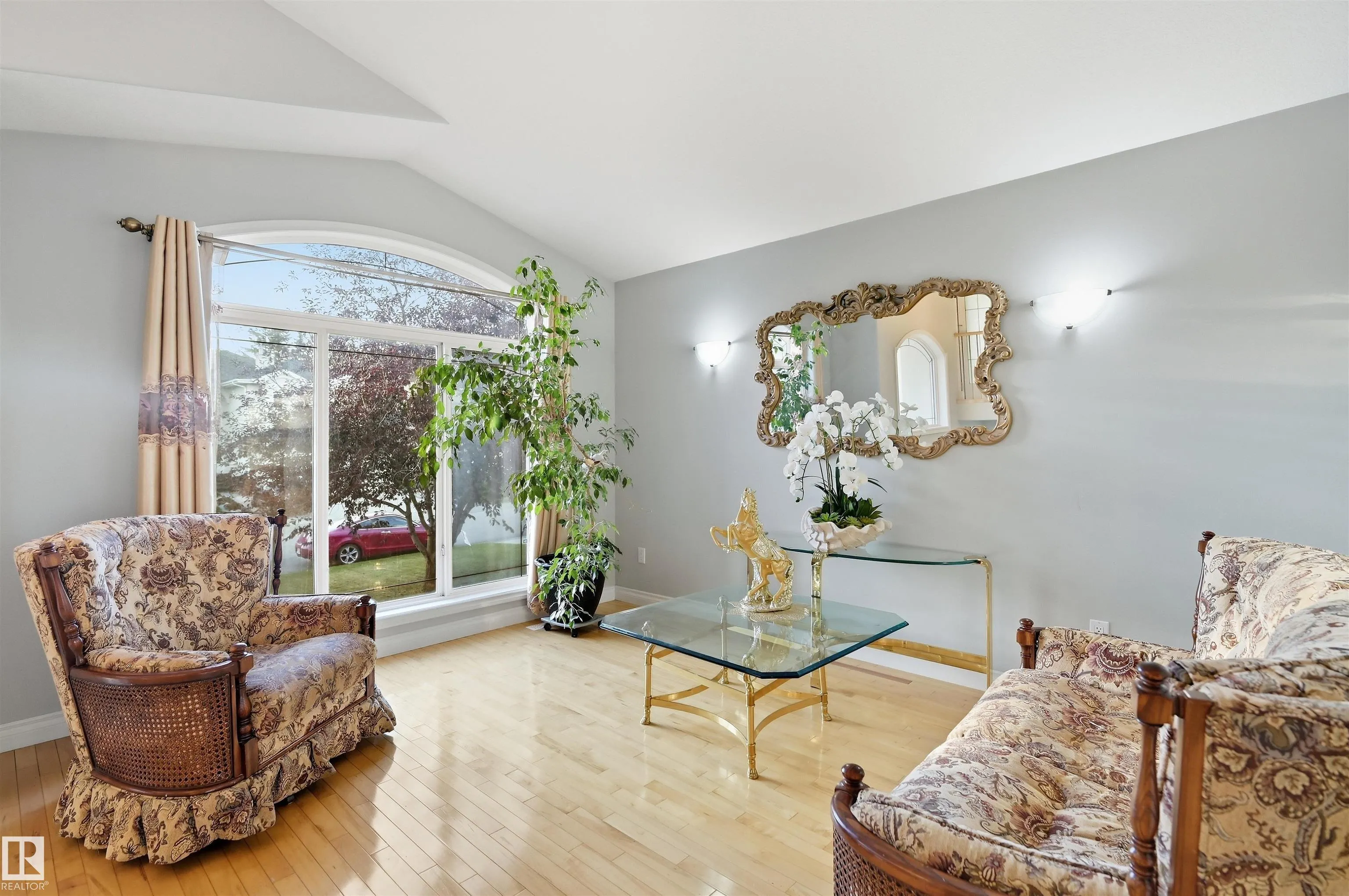 764 HALIBURTON Crescent