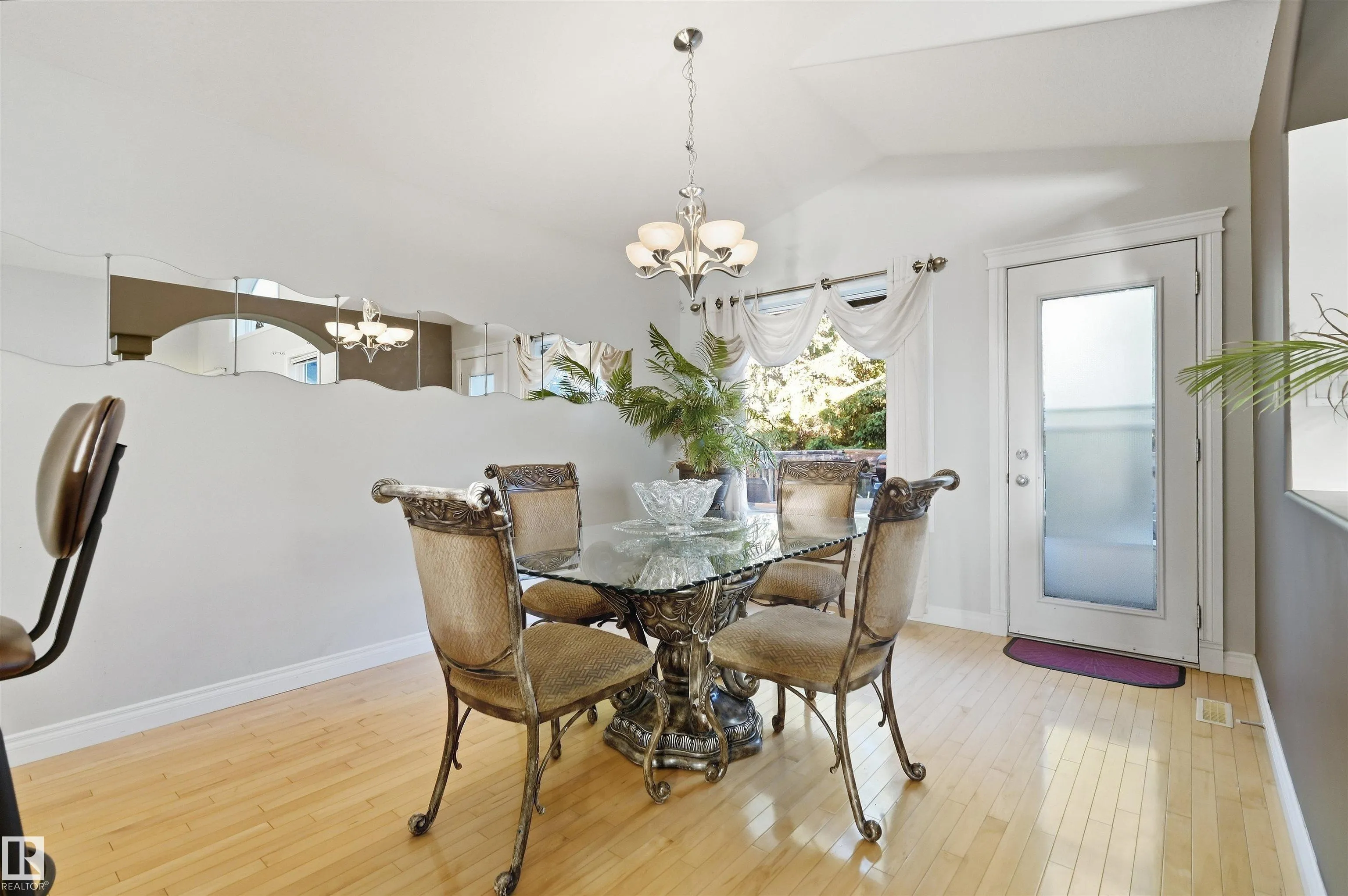 764 HALIBURTON Crescent