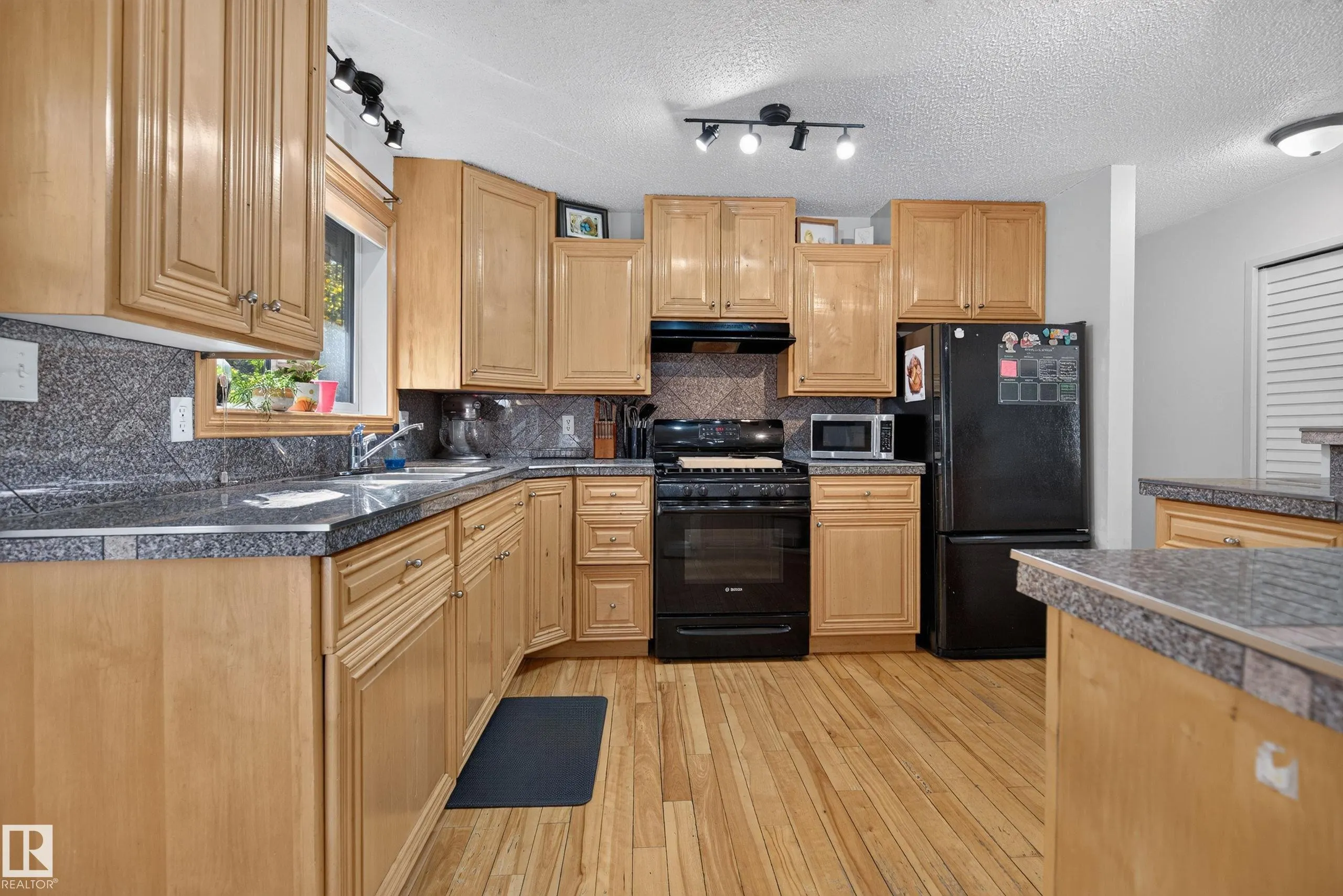 116 Lakeshore Drive